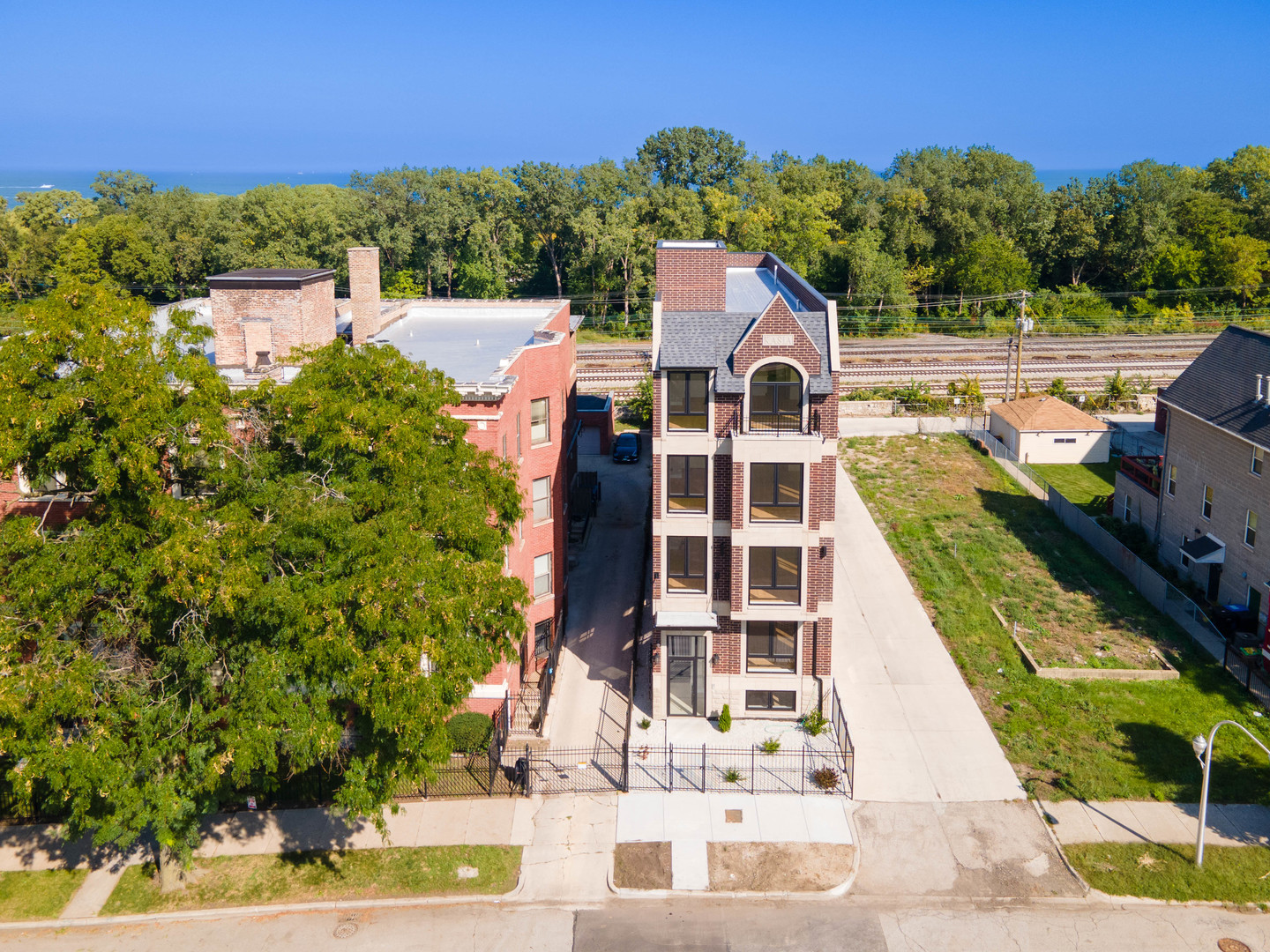 3745 S Lake Park Avenue Unit: 4N