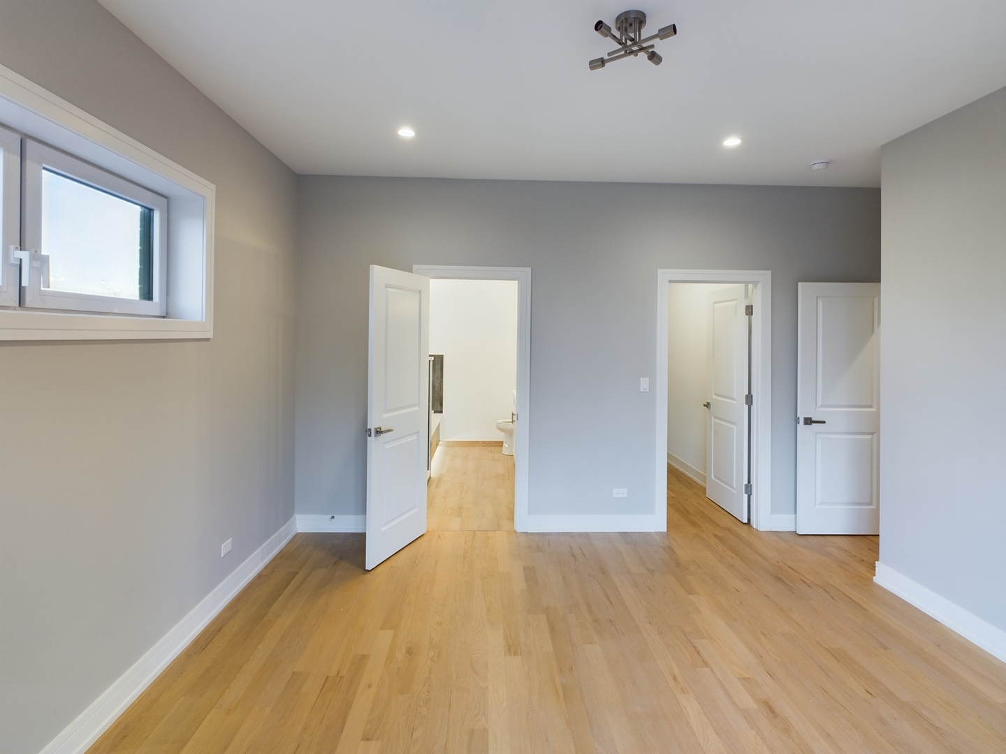 3745 S Lake Park Avenue Unit: 4N