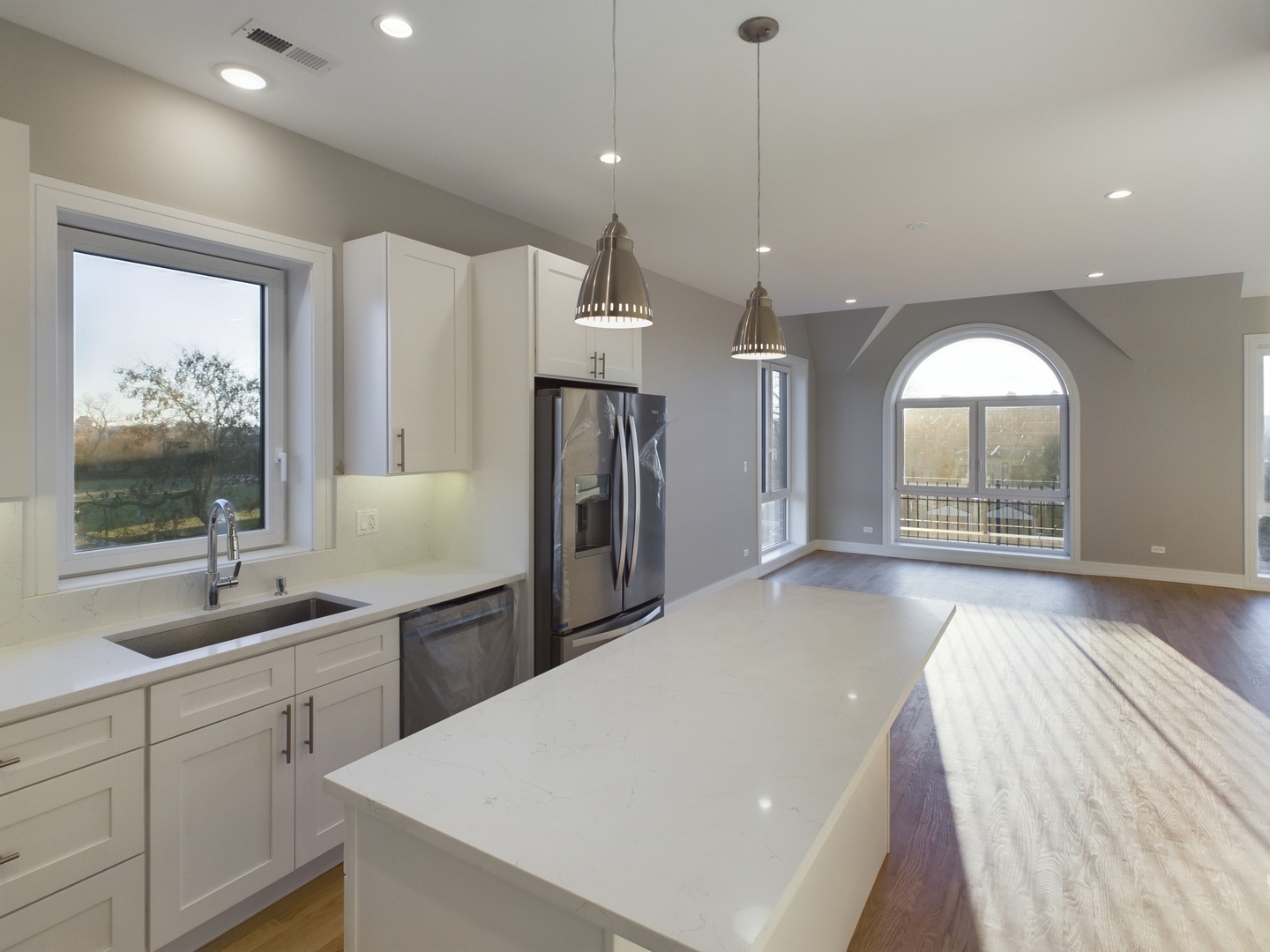3745 S Lake Park Avenue Unit: 4N