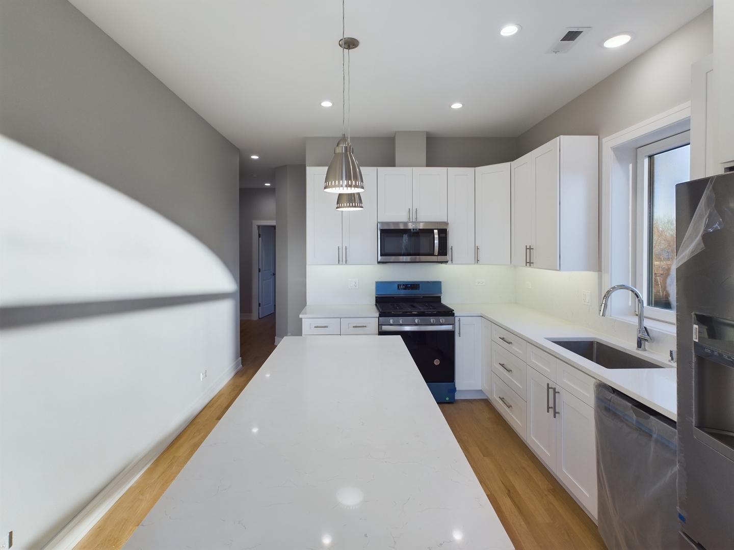 3745 S Lake Park Avenue Unit: 4N