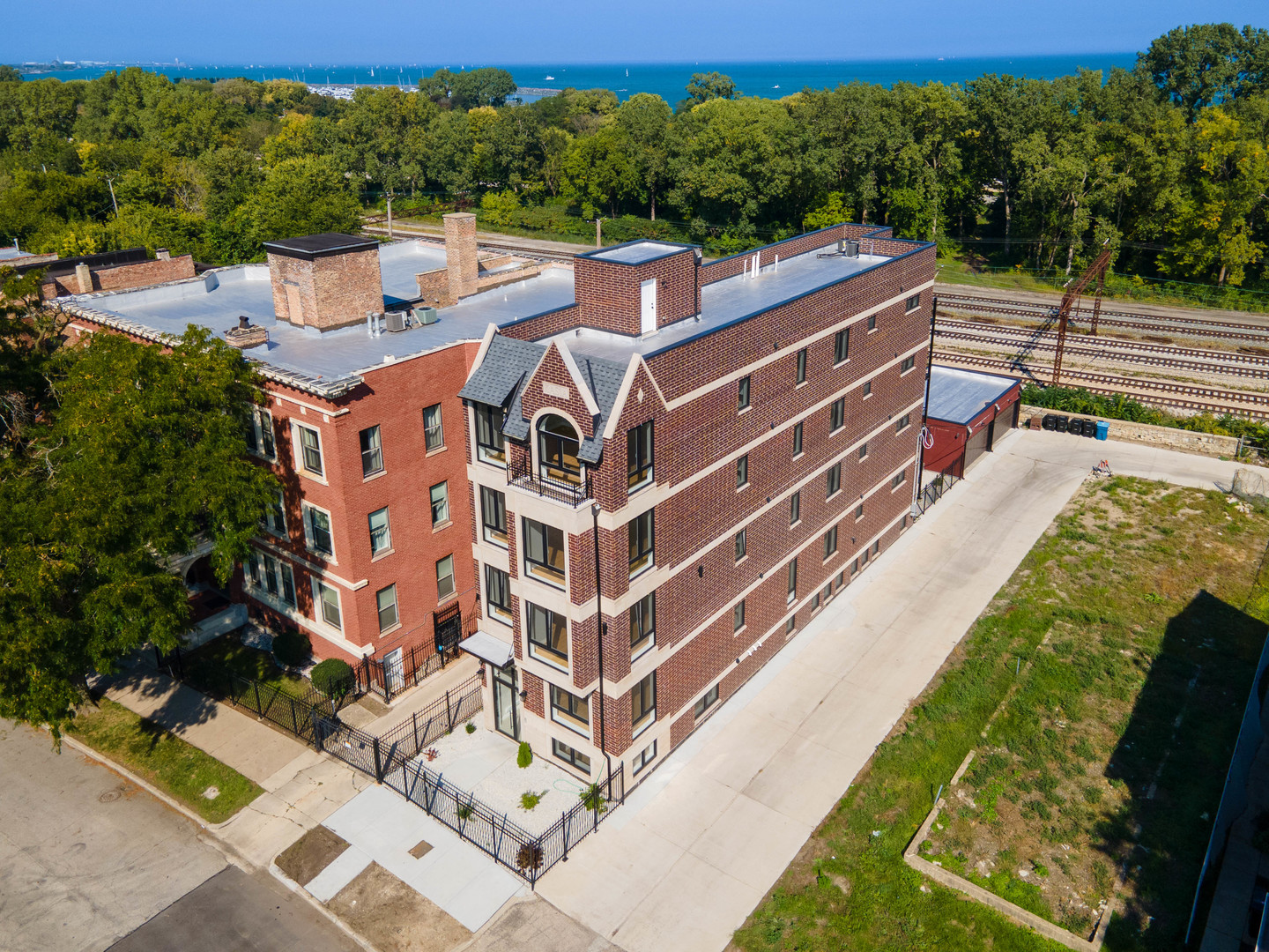 3745 S Lake Park Avenue Unit: 4N