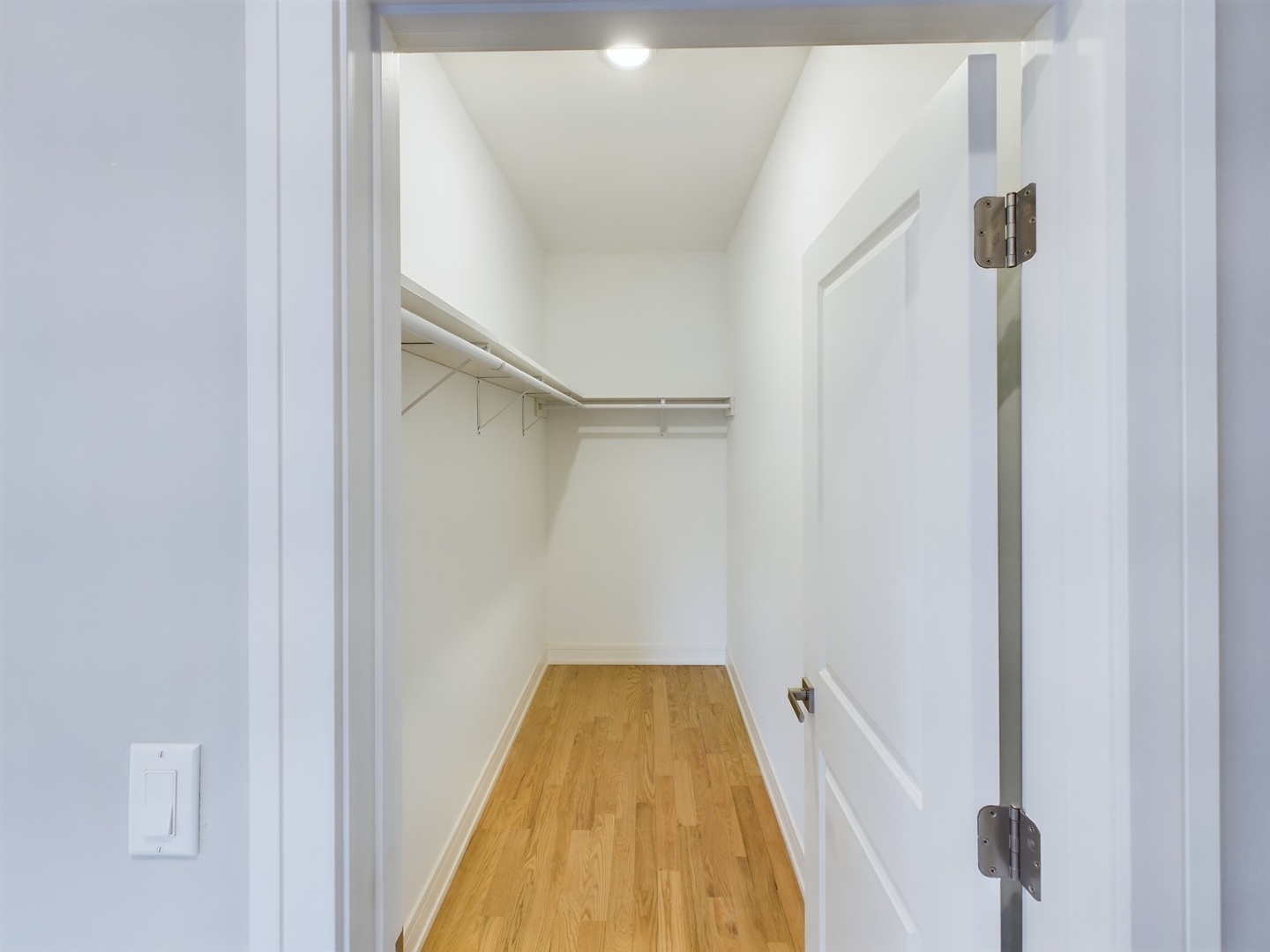 3745 S Lake Park Avenue Unit: 4N