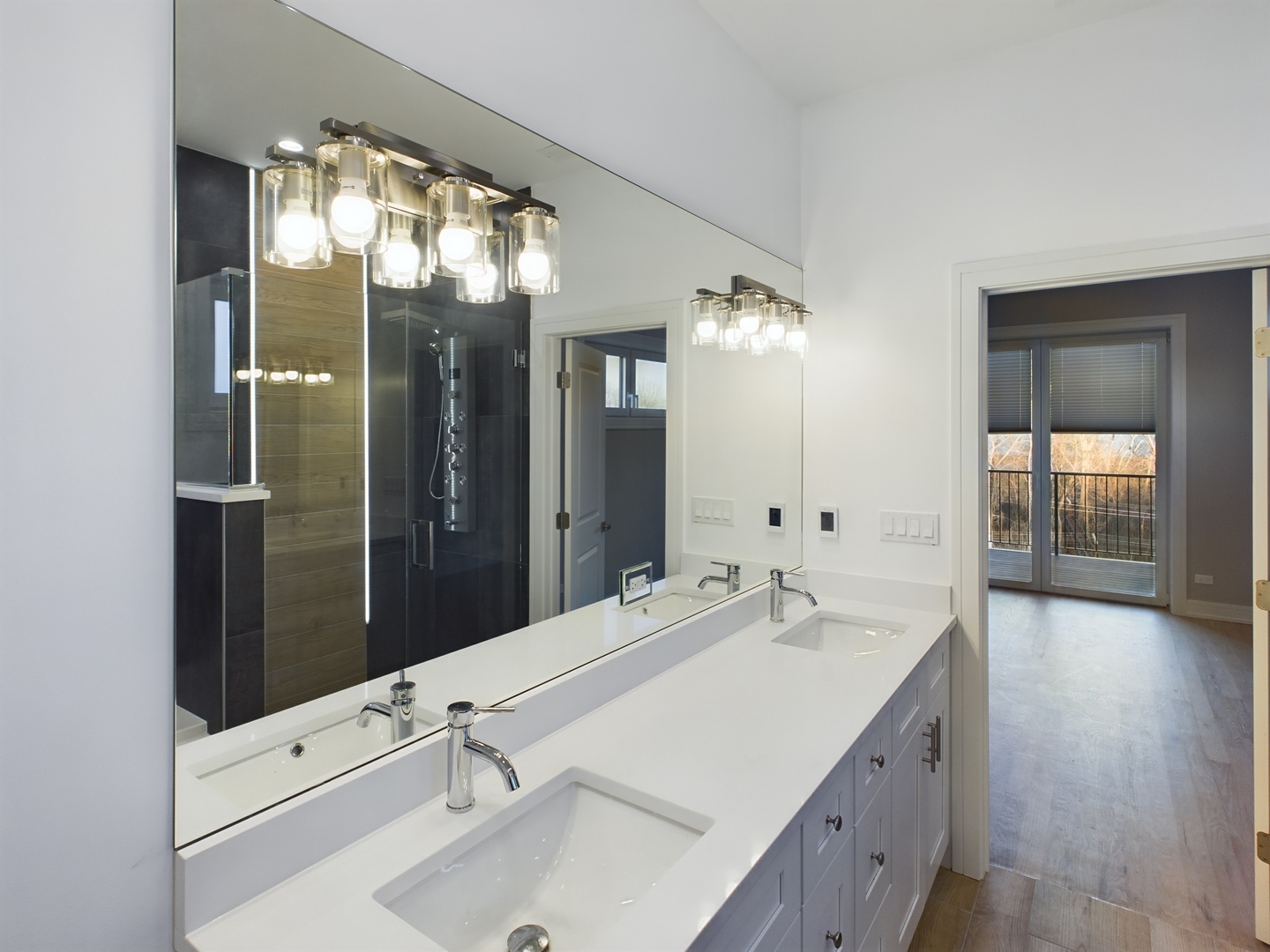 3745 S Lake Park Avenue Unit: 4N