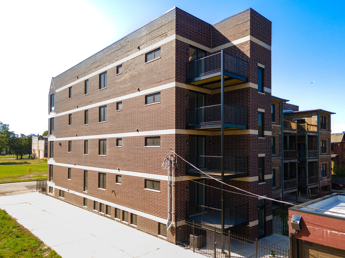 3745 S Lake Park Avenue Unit: 4N