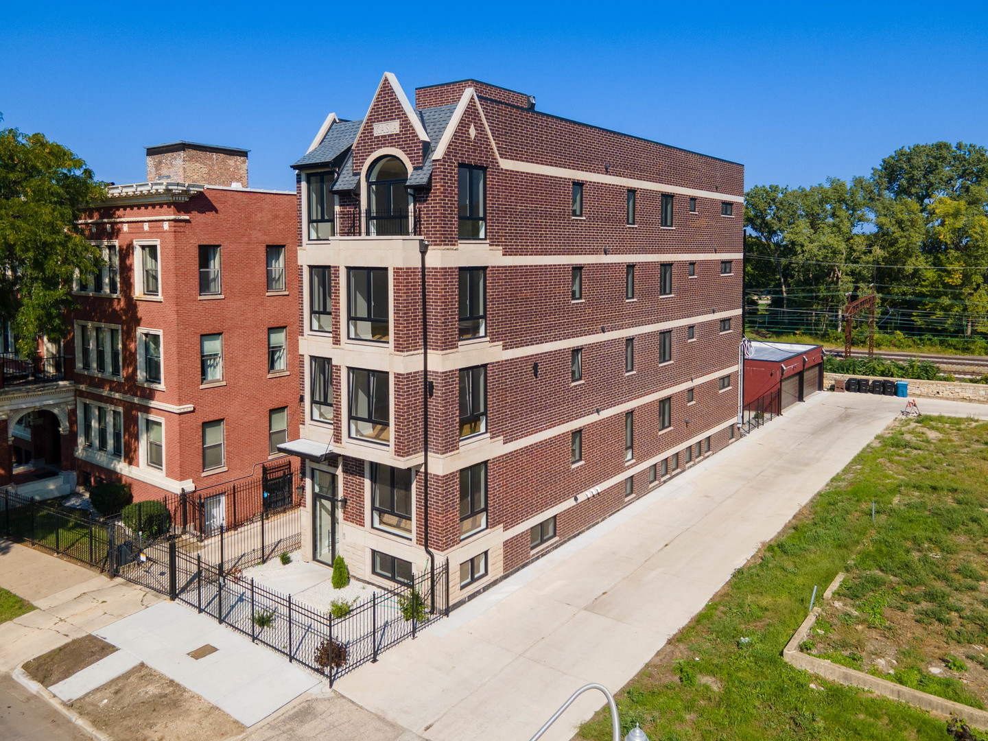 3745 S Lake Park Avenue Unit: 4N
