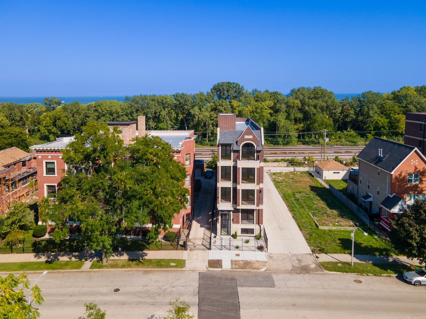 3745 S Lake Park Avenue Unit: 4N