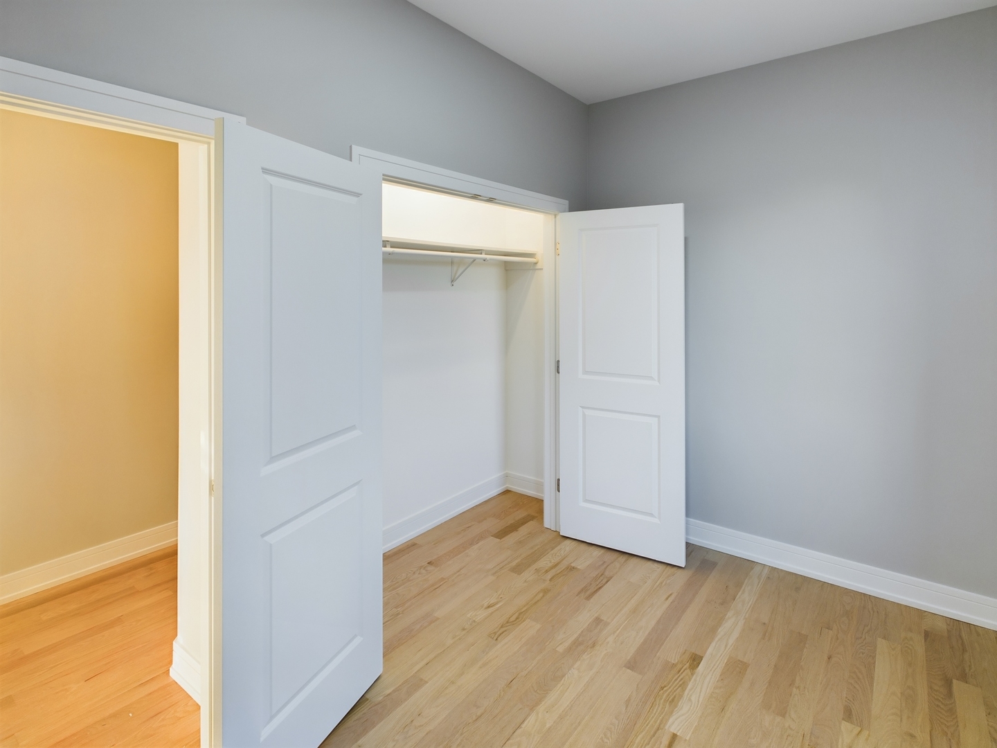 3745 S Lake Park Avenue Unit: 4N