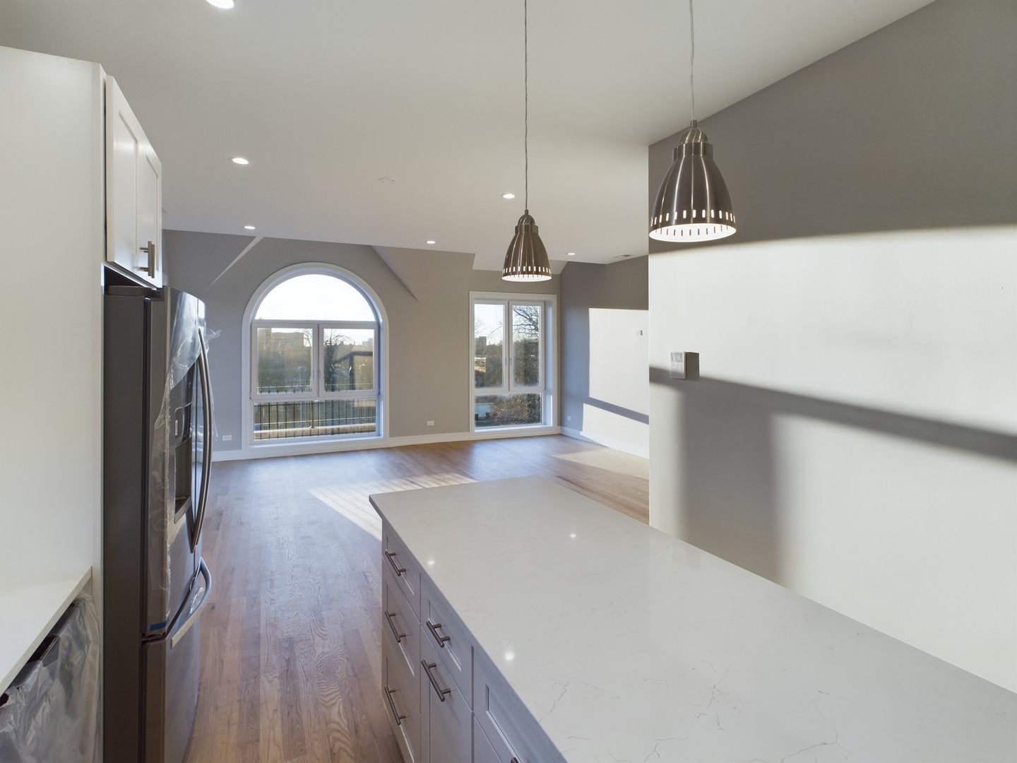 3745 S Lake Park Avenue Unit: 4N