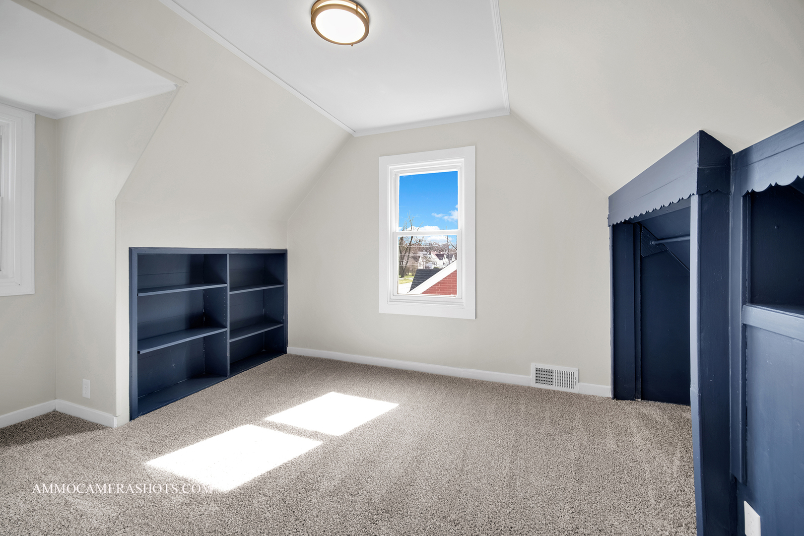 14804 Riverside Drive