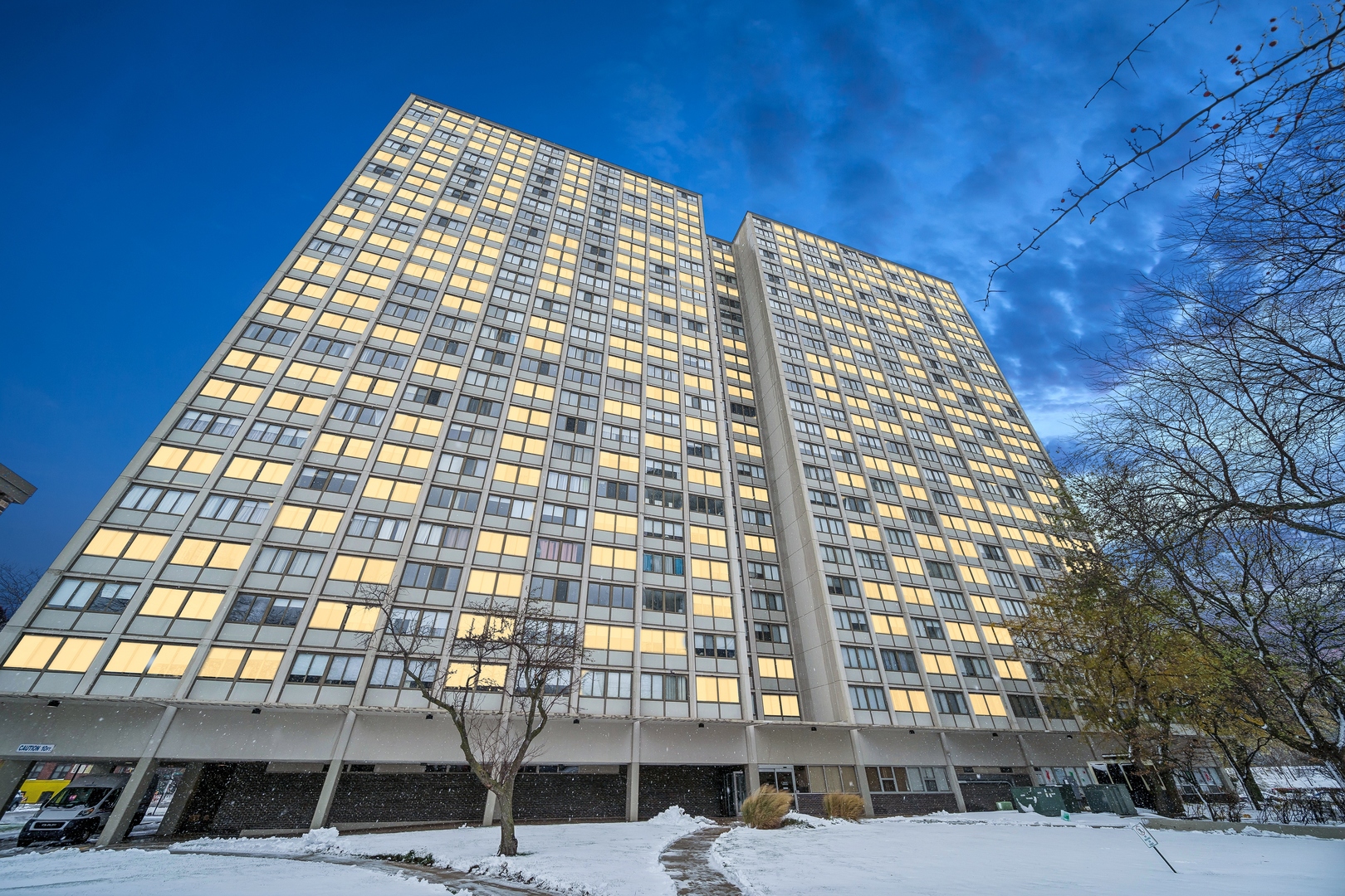 4800 S Lake Park Avenue Unit: 2504
