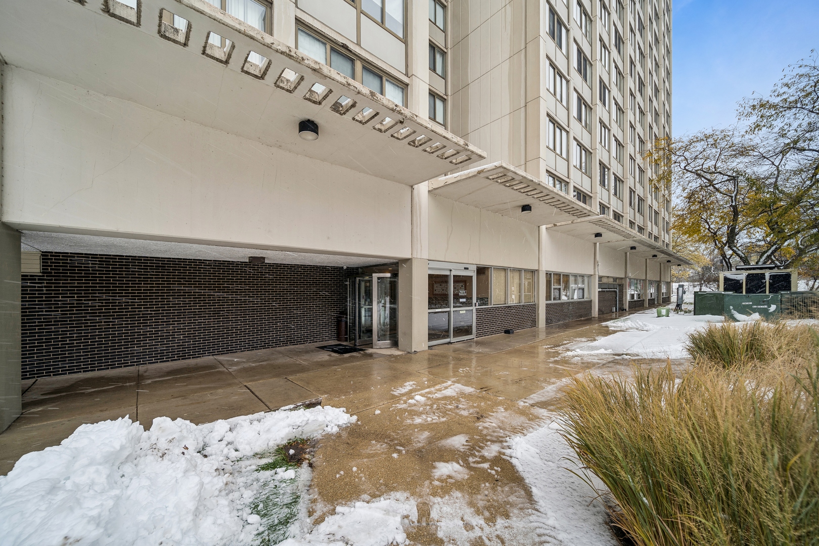 4800 S Lake Park Avenue Unit: 2504