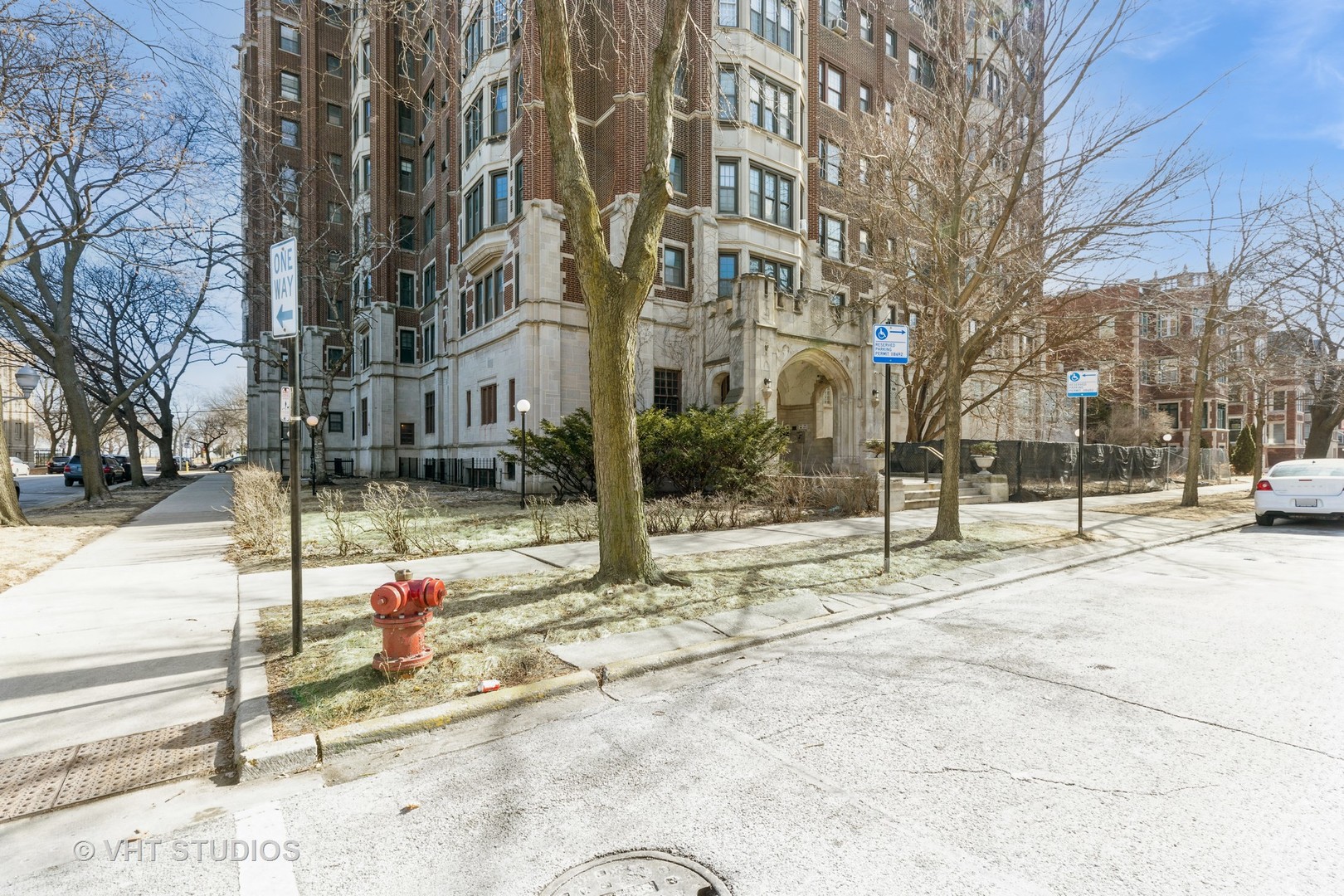 6901 S Oglesby Avenue Unit: 11C
