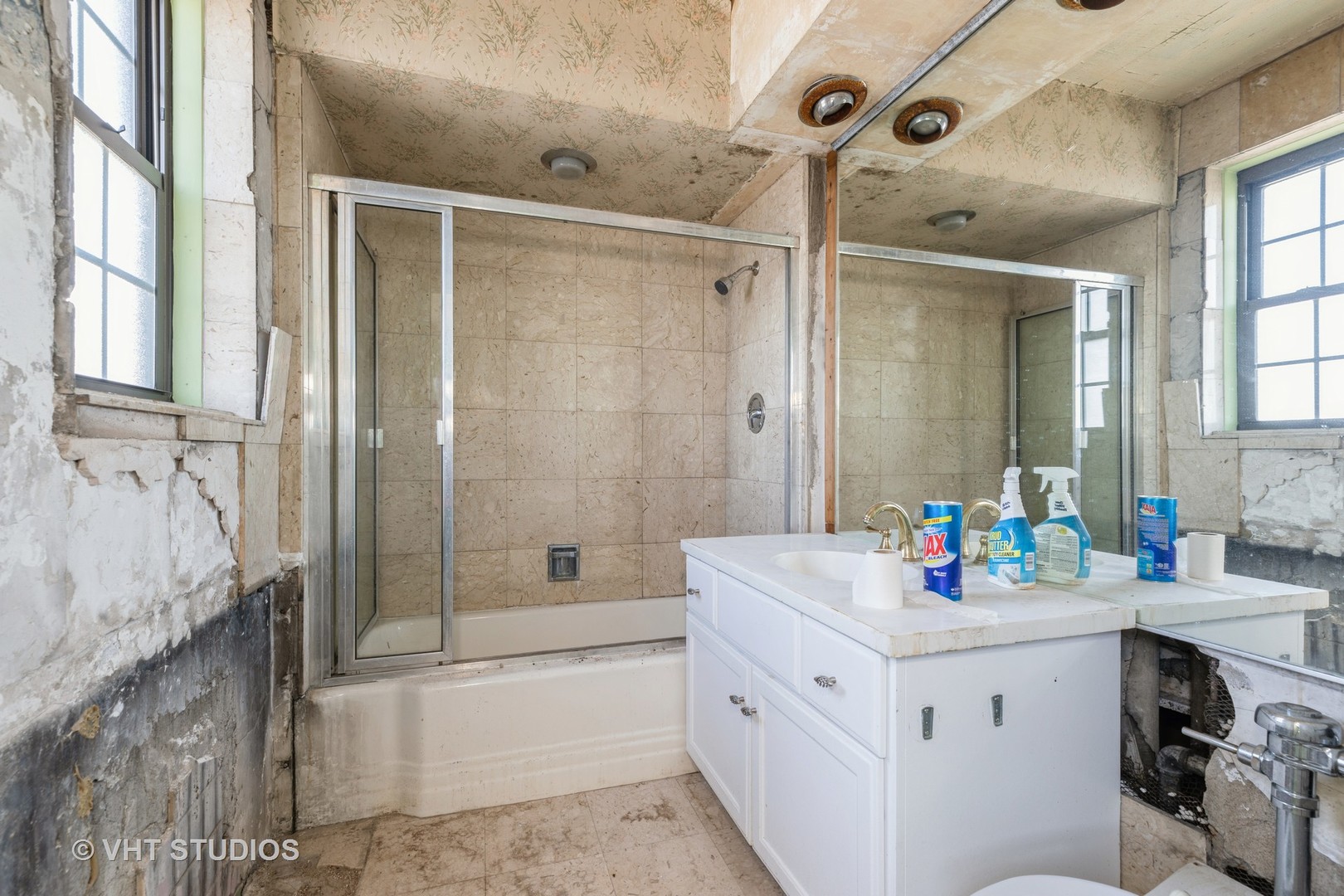 6901 S Oglesby Avenue Unit: 11C