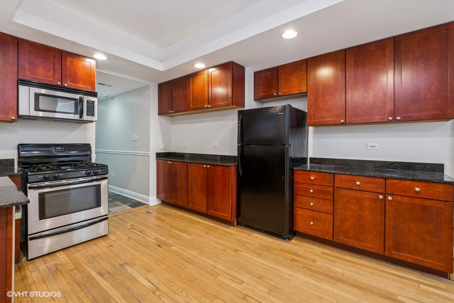 4909 N JANSSEN Avenue Unit: GDN