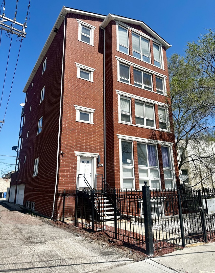 214 E 37th Street Unit: 3