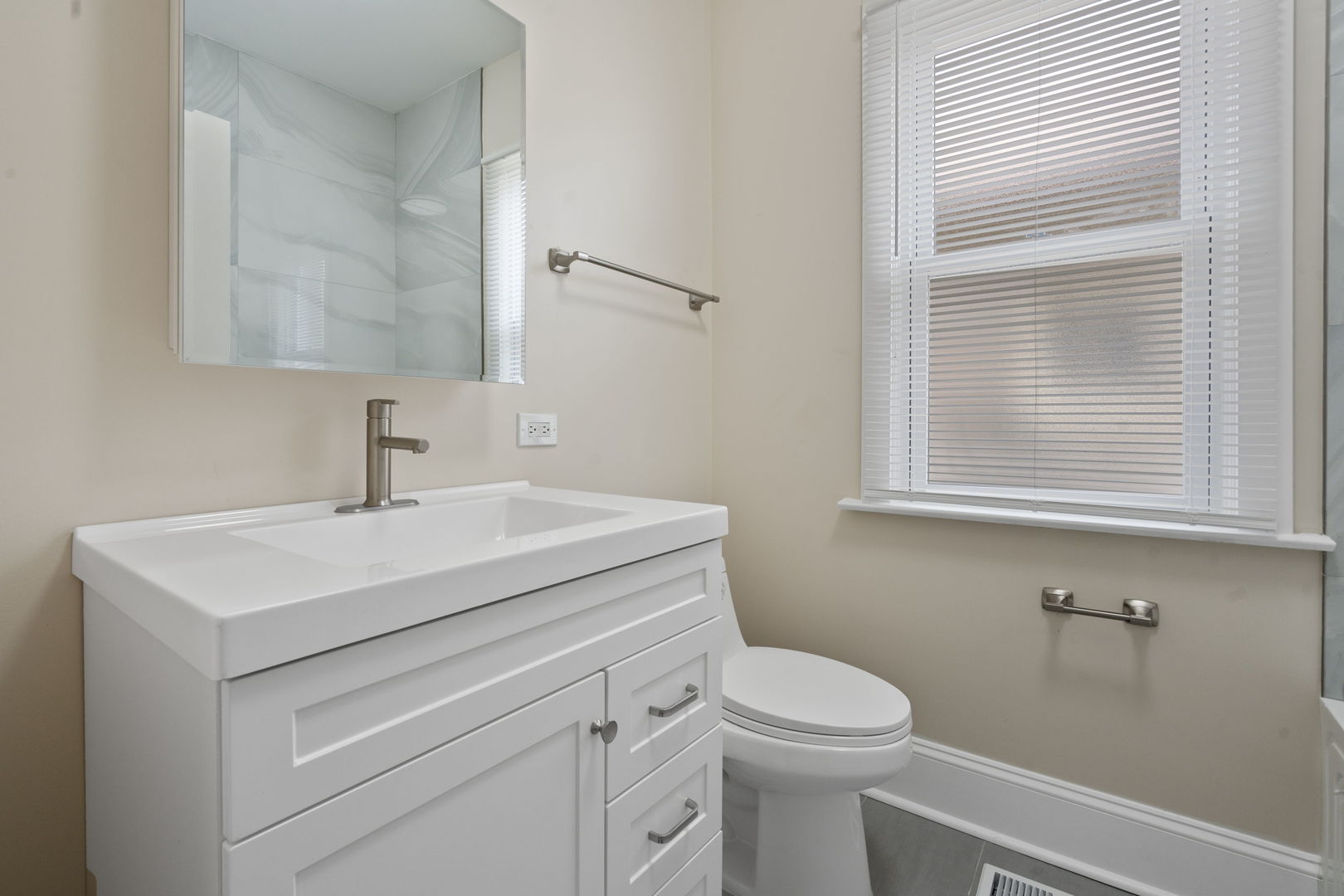 7827 S Calumet Avenue