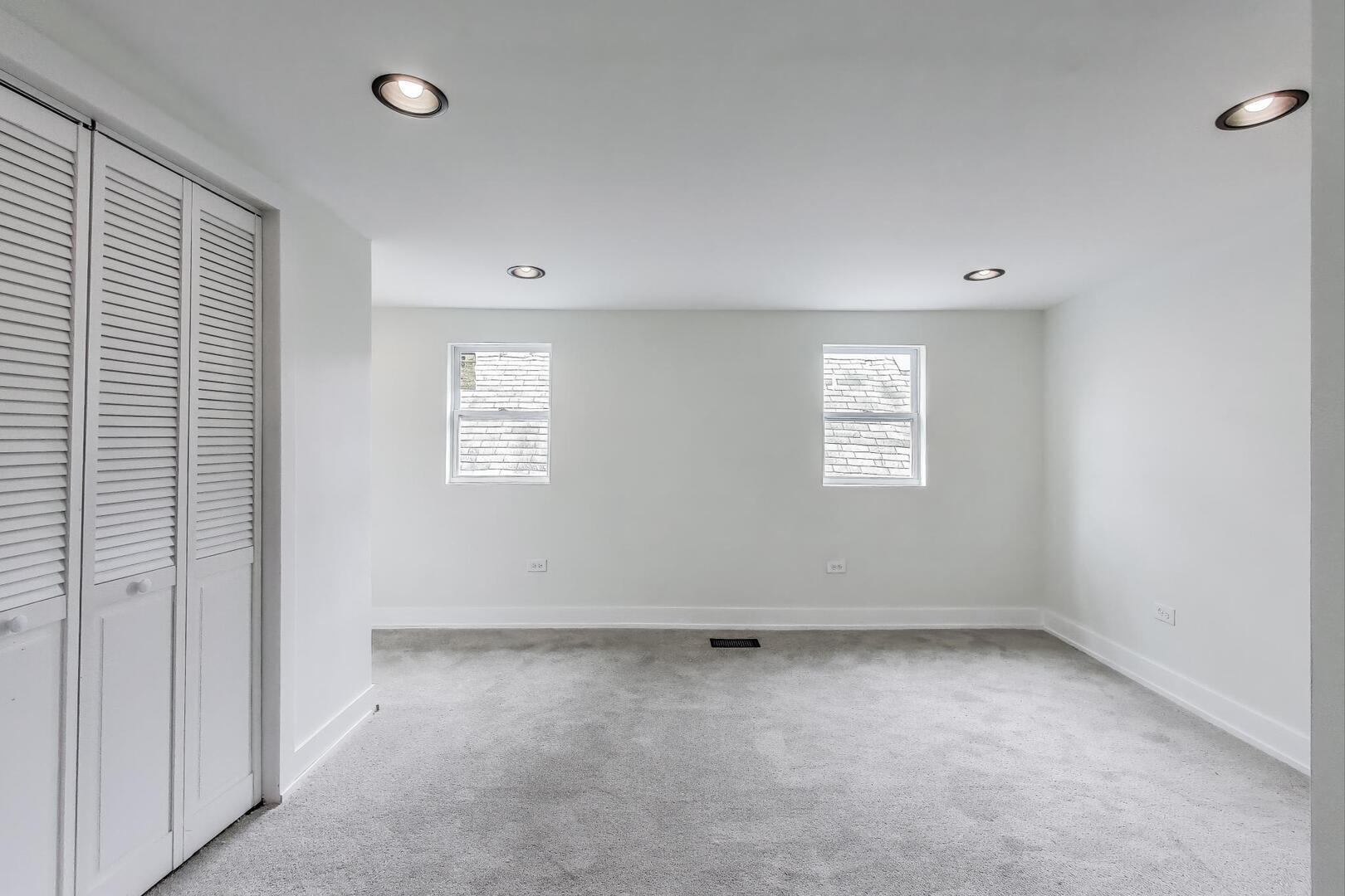 7716 S Rhodes Avenue