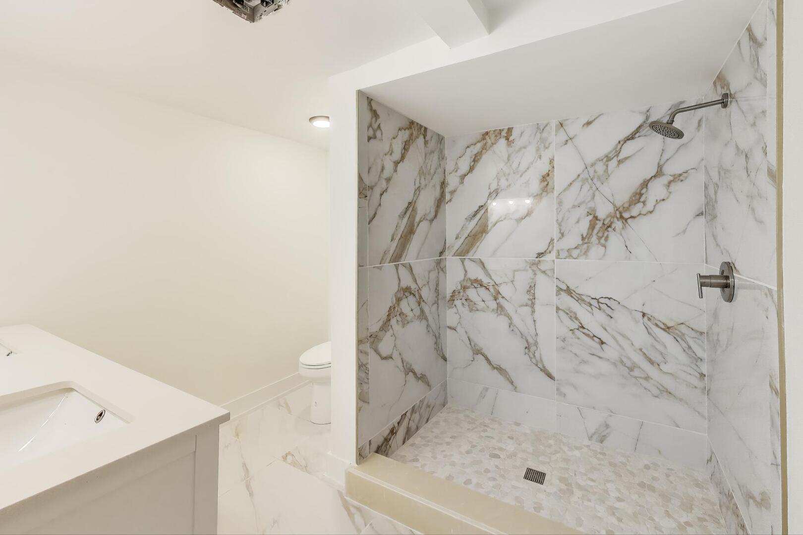 7716 S Rhodes Avenue