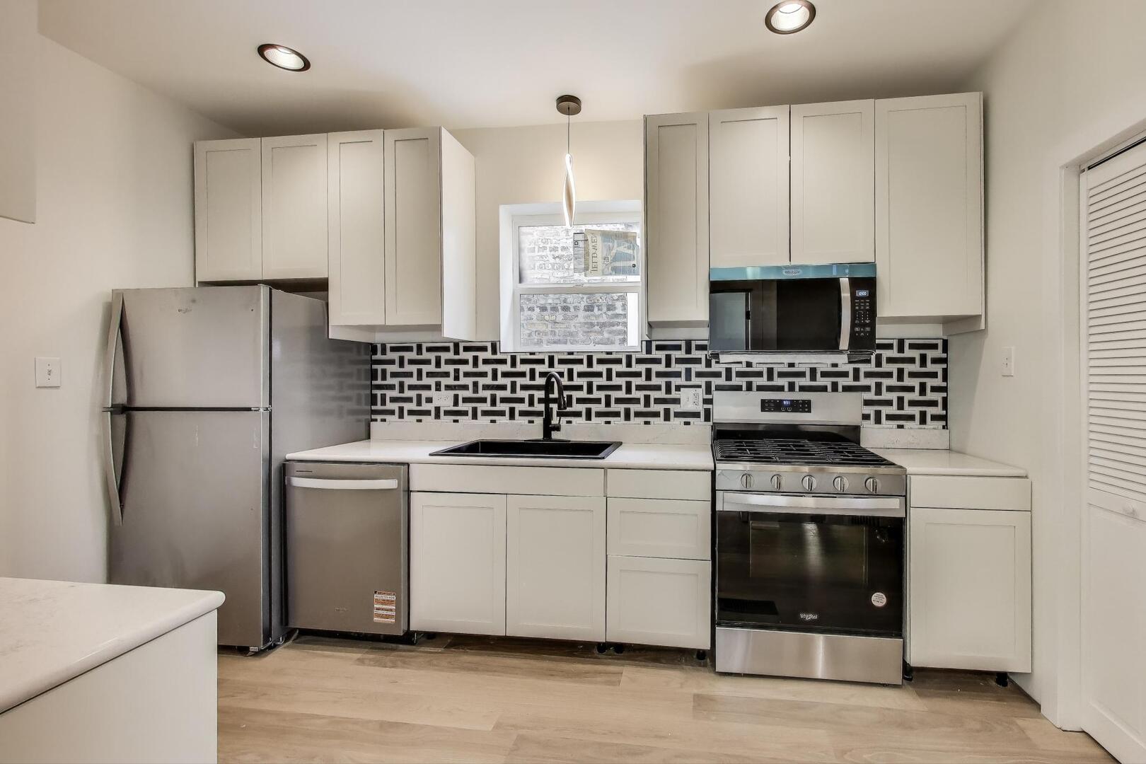 7716 S Rhodes Avenue