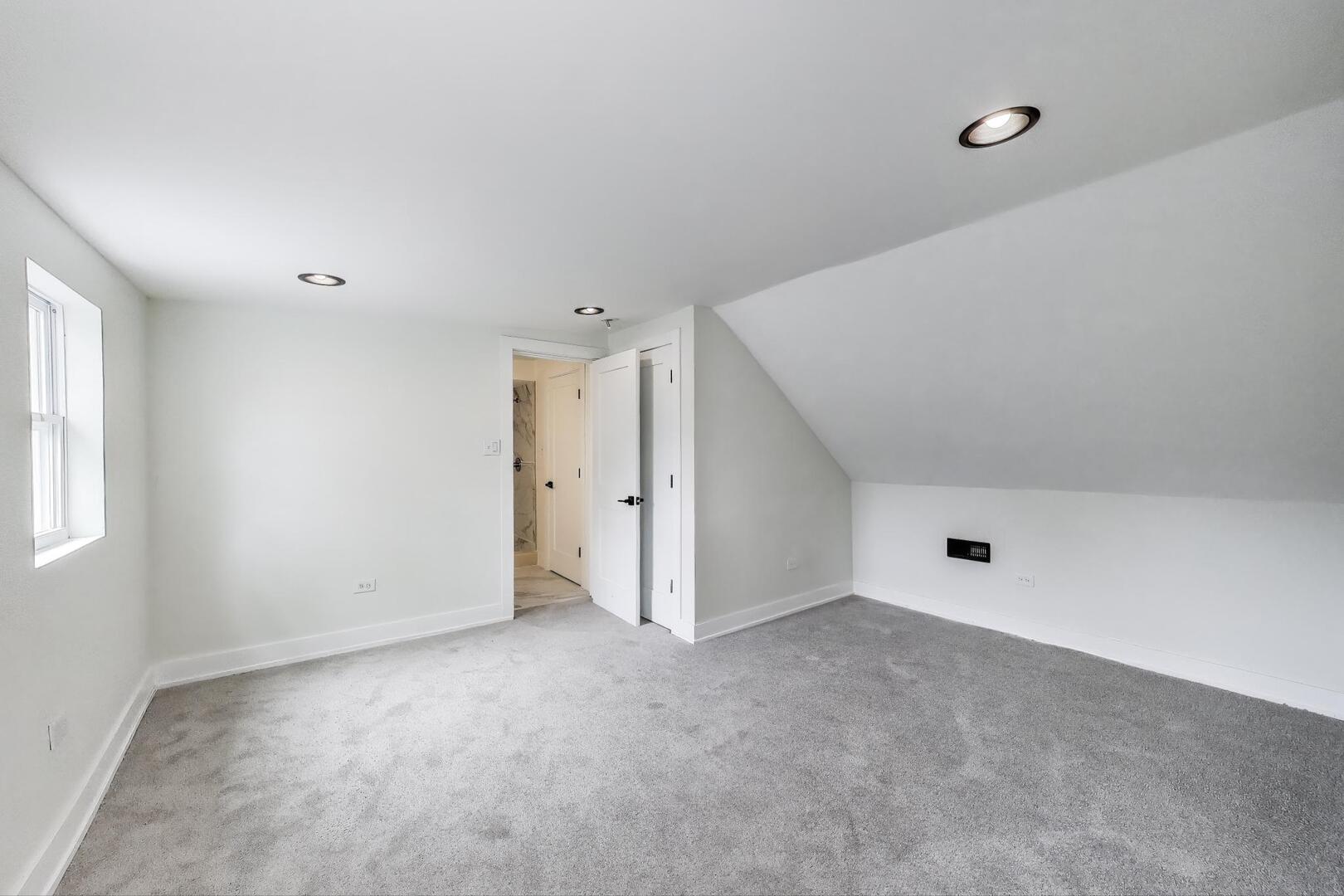 7716 S Rhodes Avenue