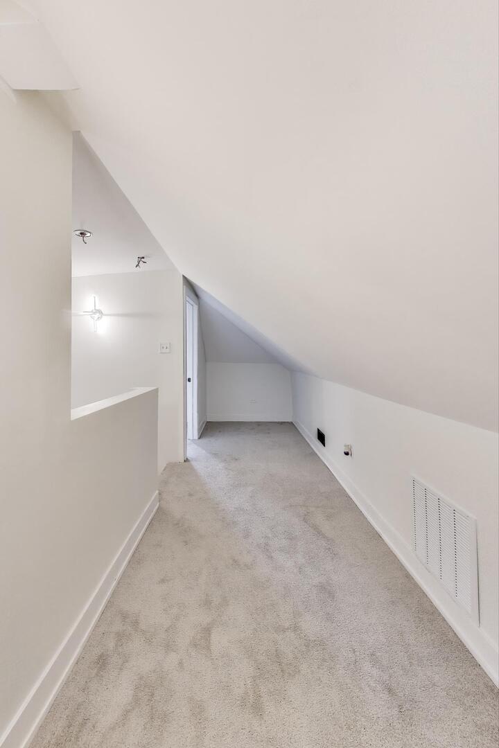 7716 S Rhodes Avenue