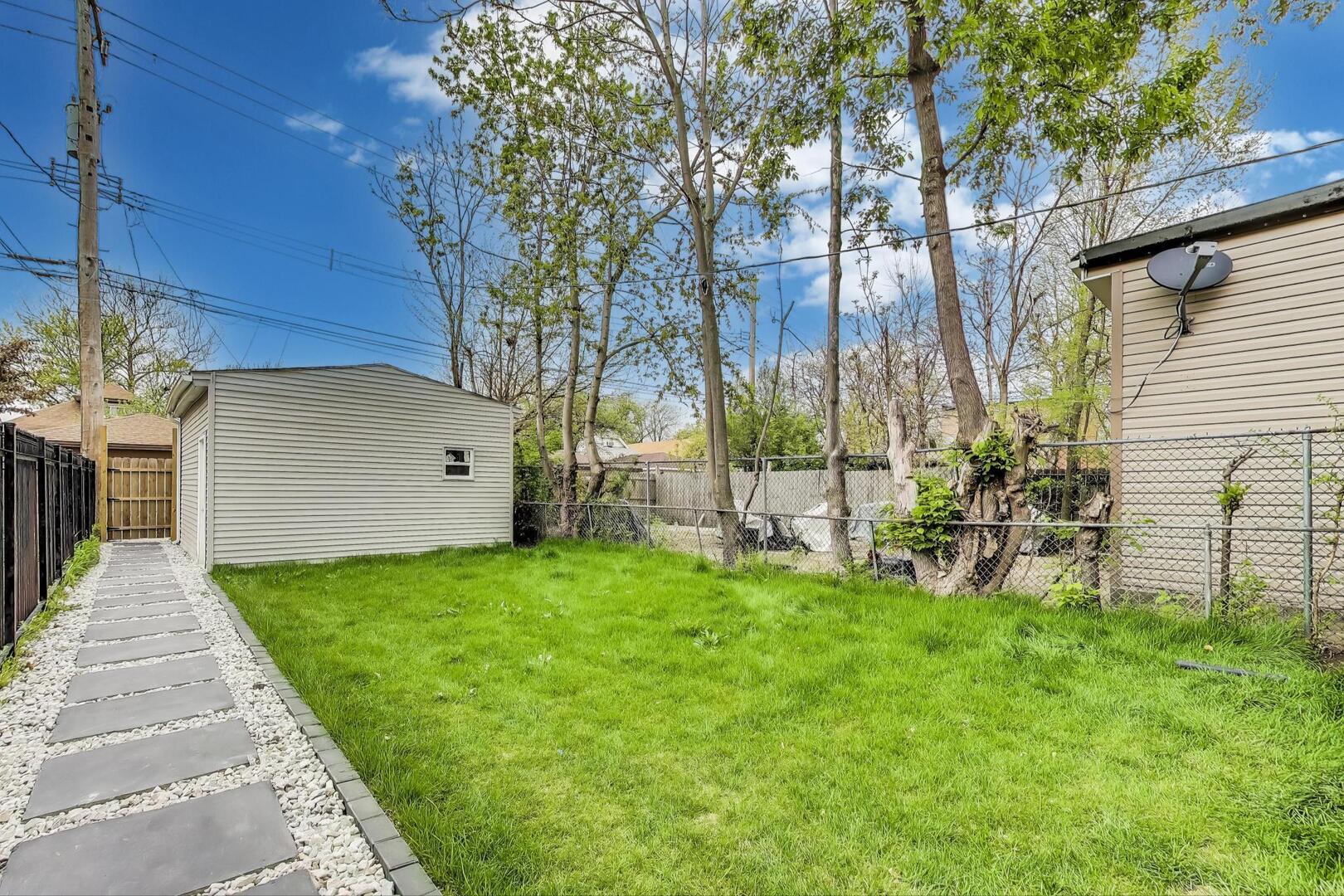 7716 S Rhodes Avenue