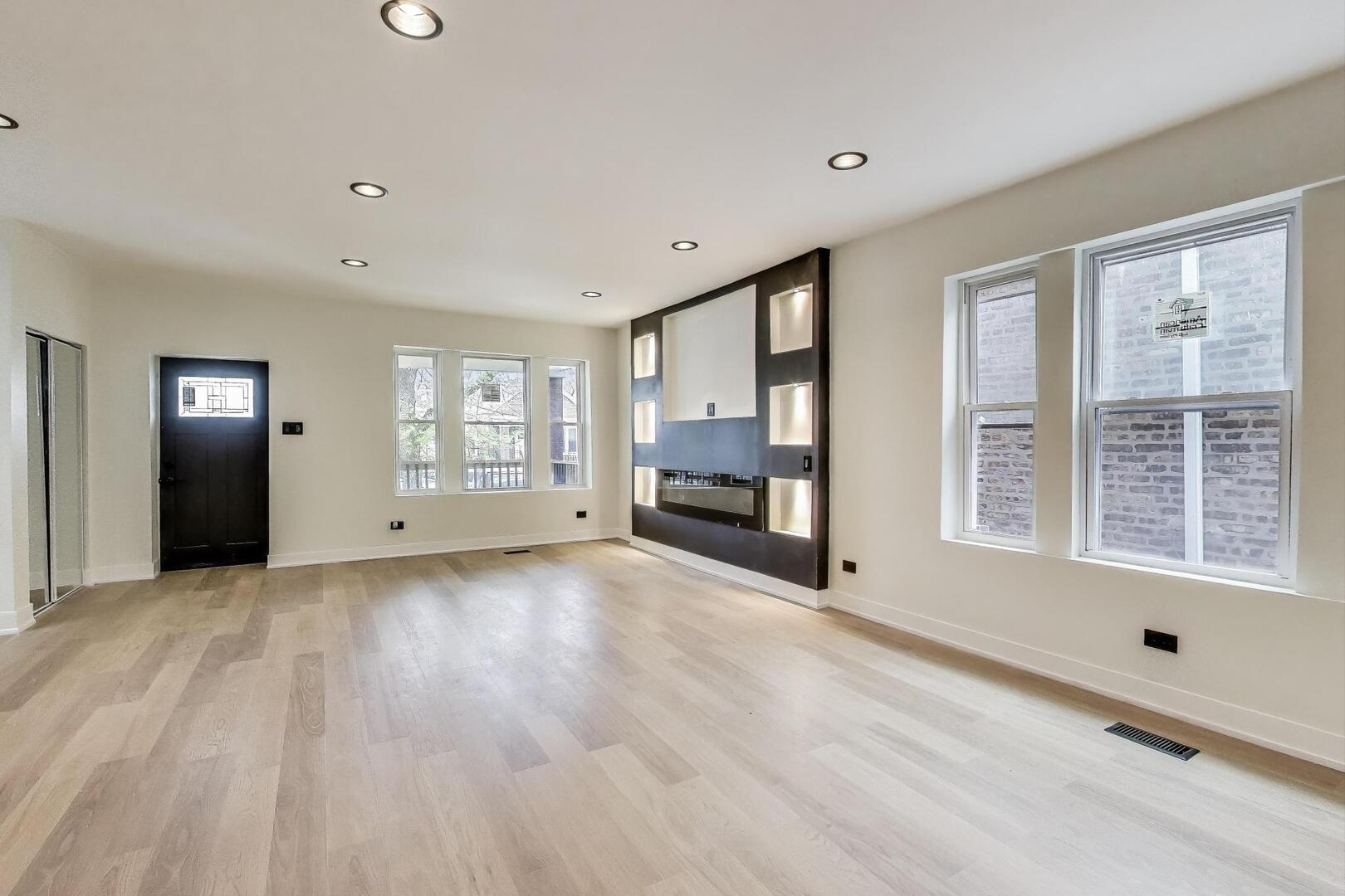 7716 S Rhodes Avenue