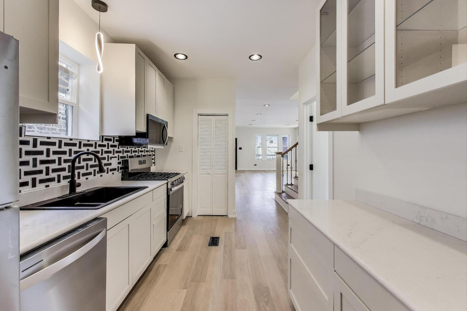 7716 S Rhodes Avenue