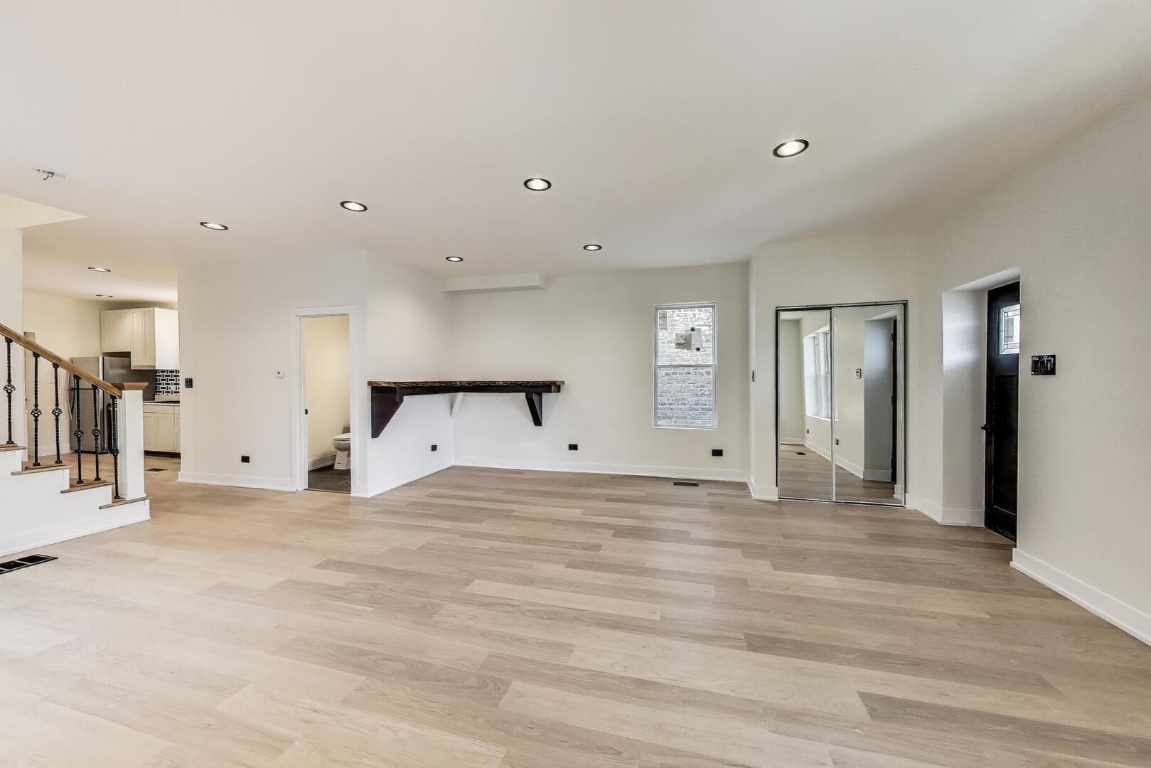 7716 S Rhodes Avenue