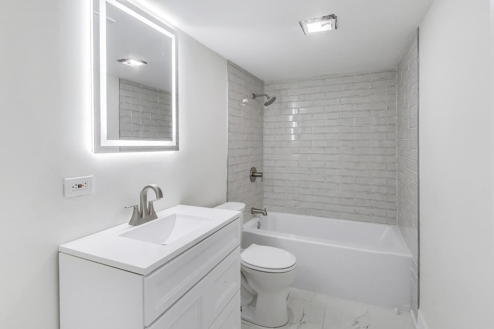 7716 S Rhodes Avenue