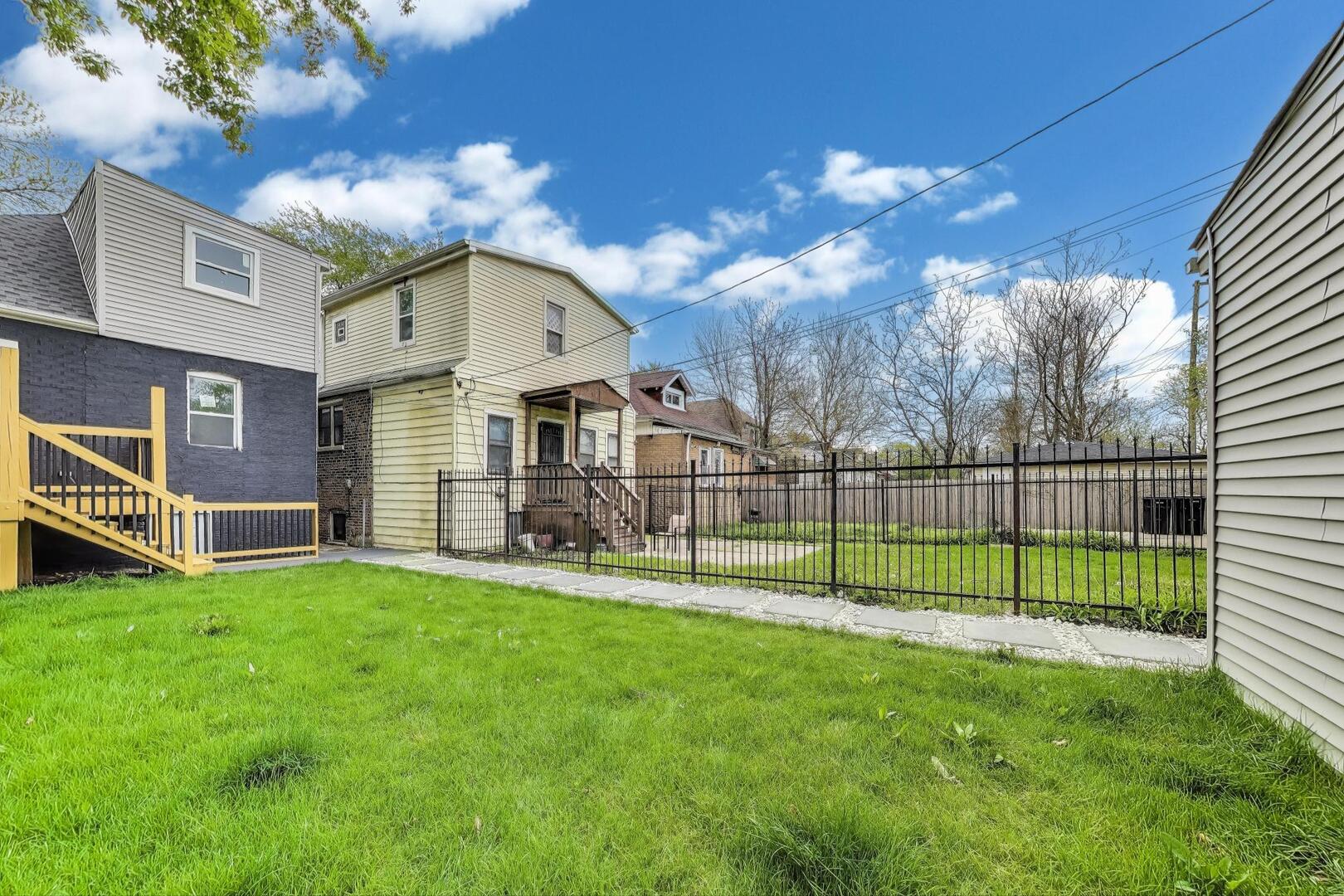 7716 S Rhodes Avenue