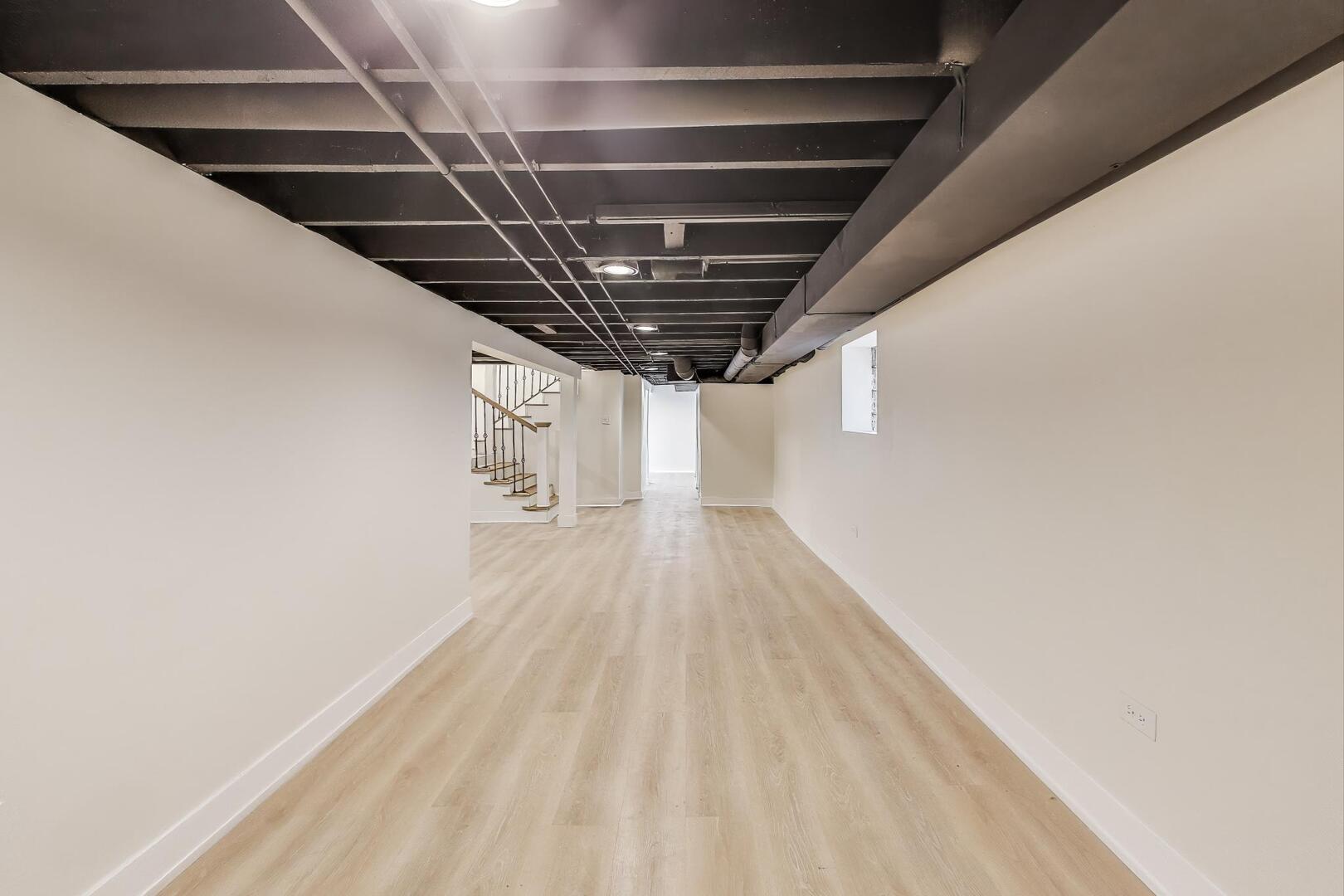 7716 S Rhodes Avenue