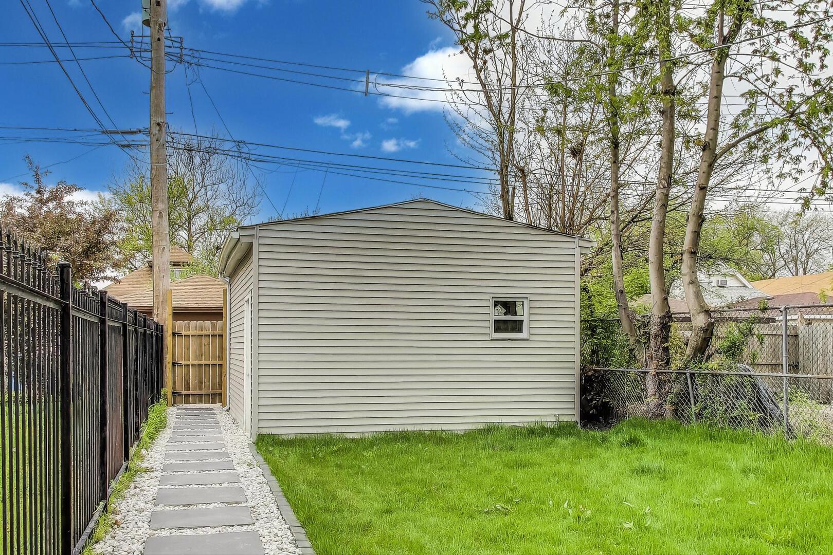 7716 S Rhodes Avenue