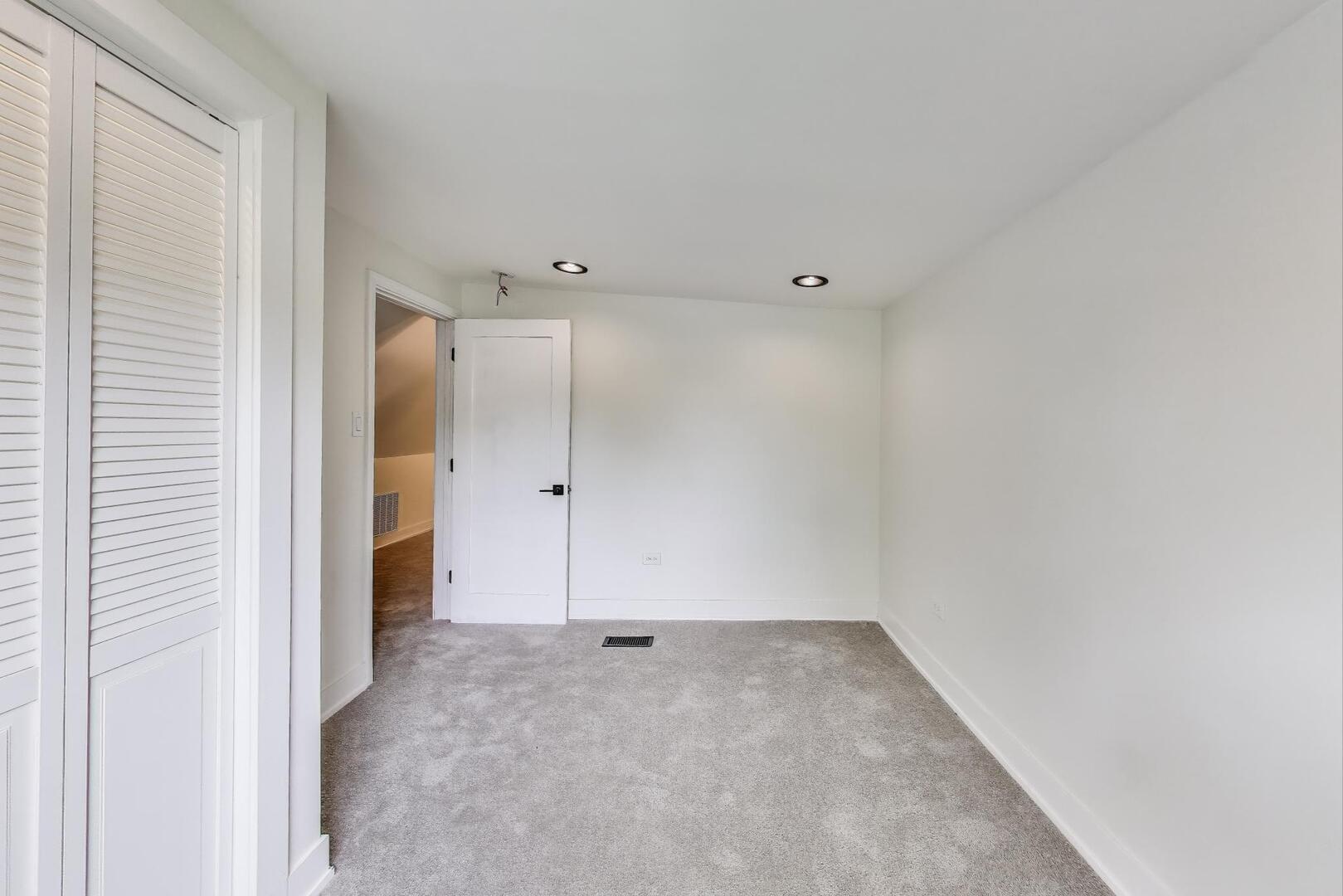 7716 S Rhodes Avenue