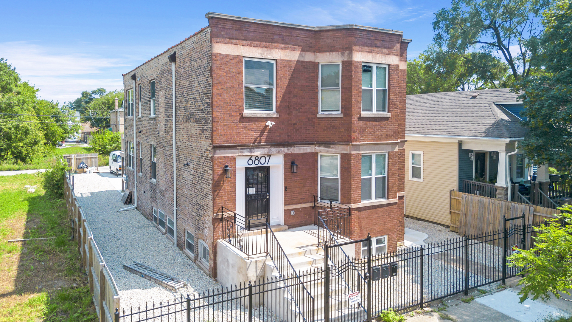 6807 S Paulina Street