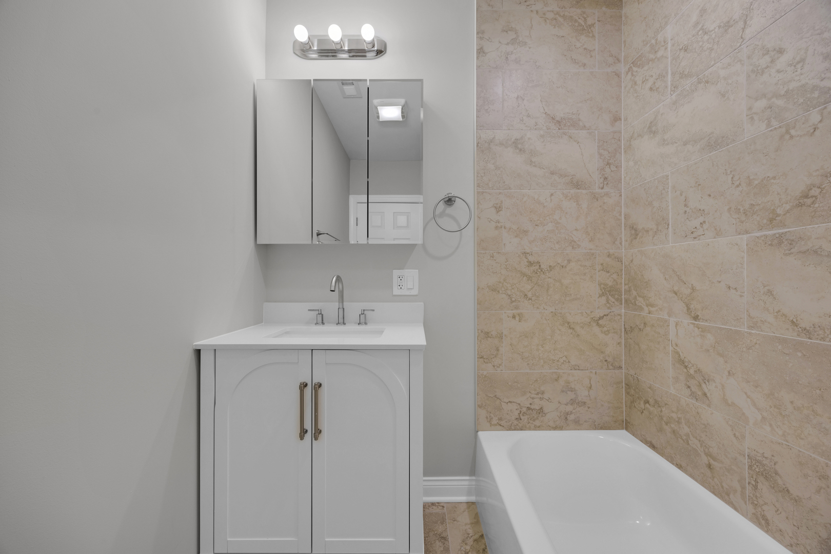 6807 S Paulina Street