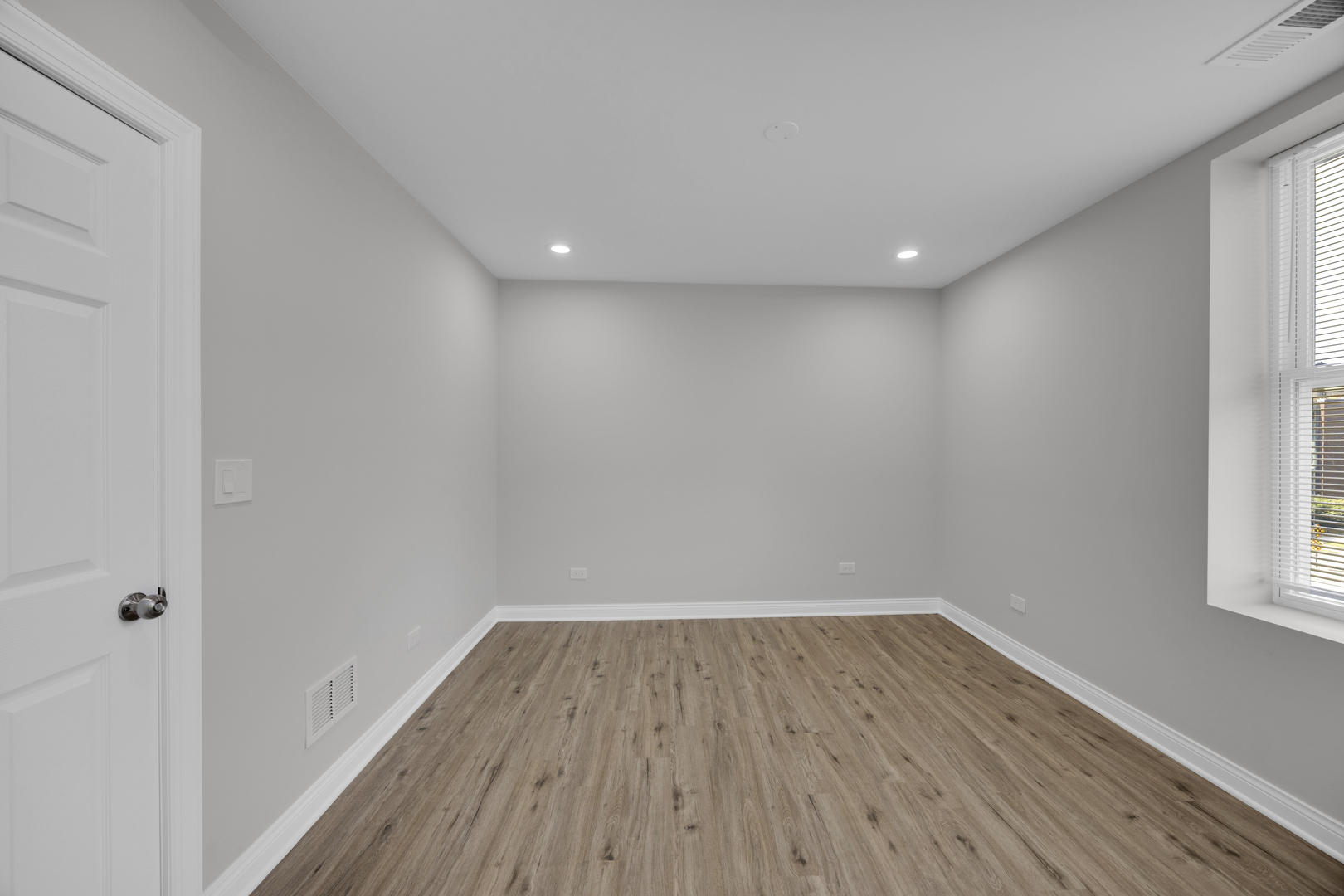 6807 S Paulina Street