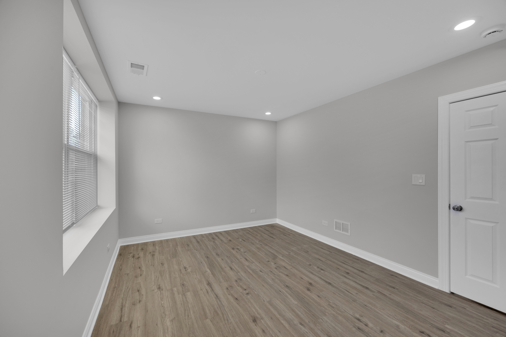 6807 S Paulina Street