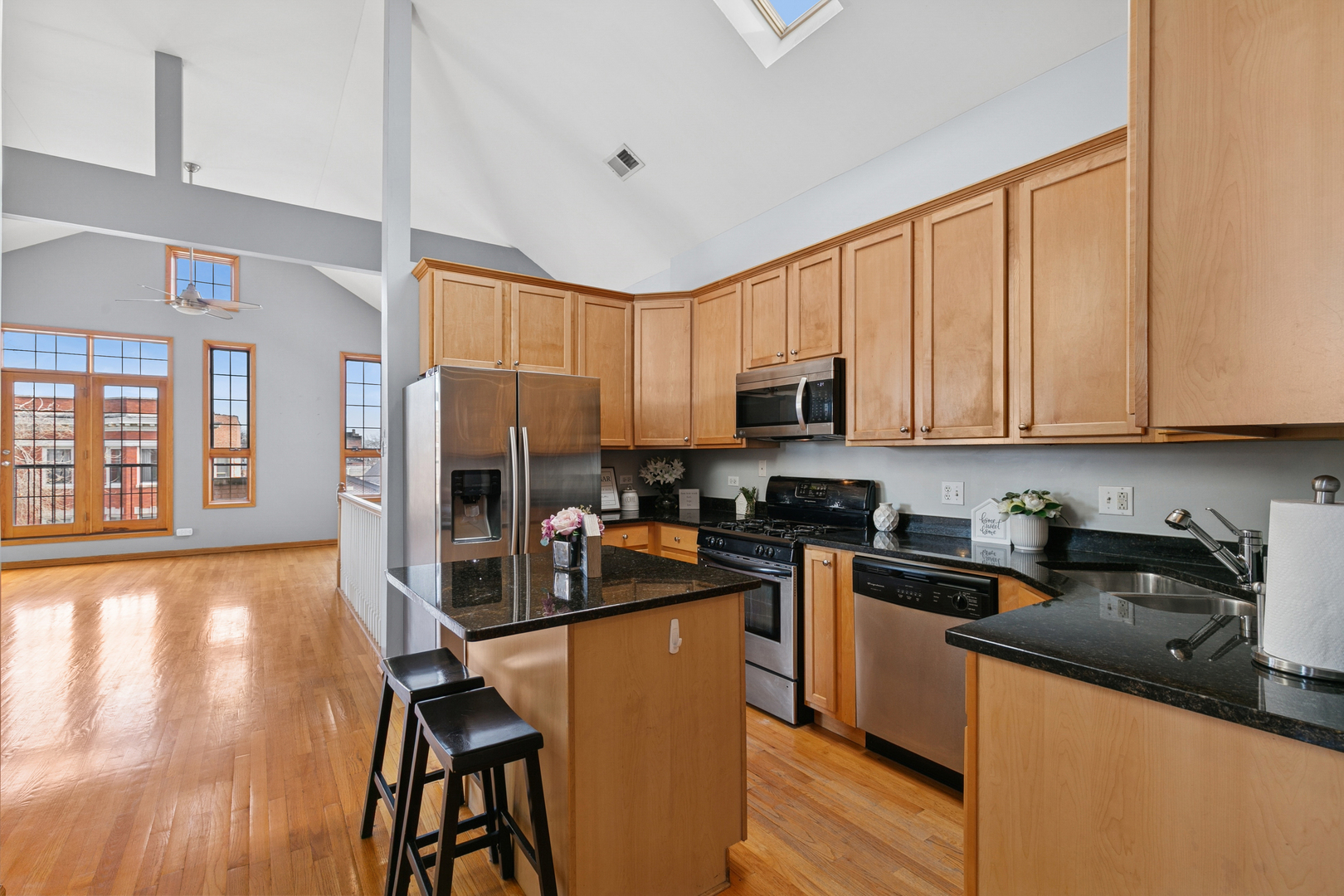 4426 S CALUMET Avenue Unit: 3