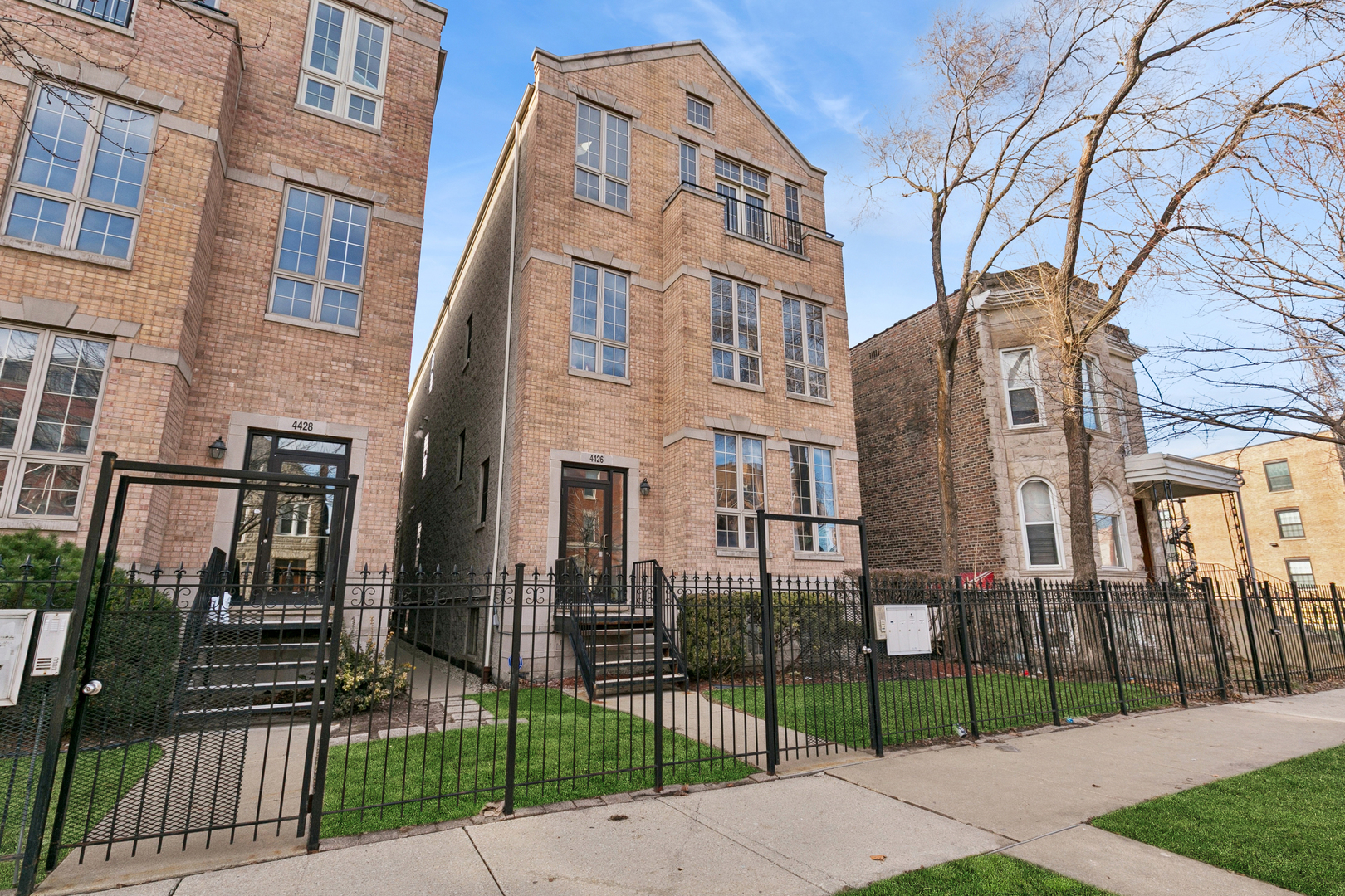 4426 S CALUMET Avenue Unit: 3