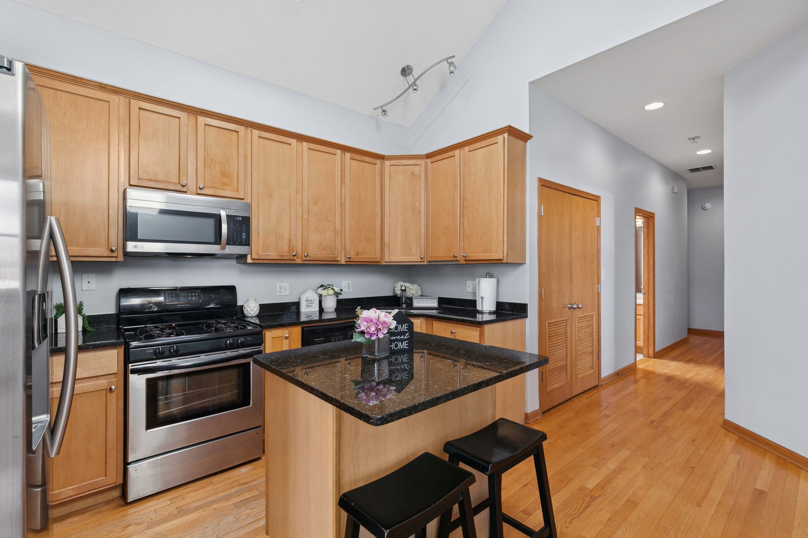 4426 S CALUMET Avenue Unit: 3