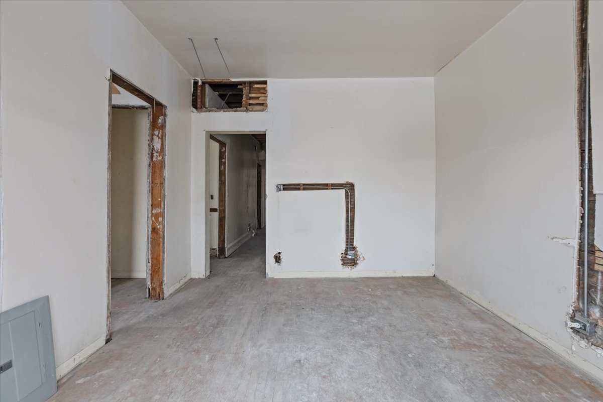 6351 S DREXEL Avenue