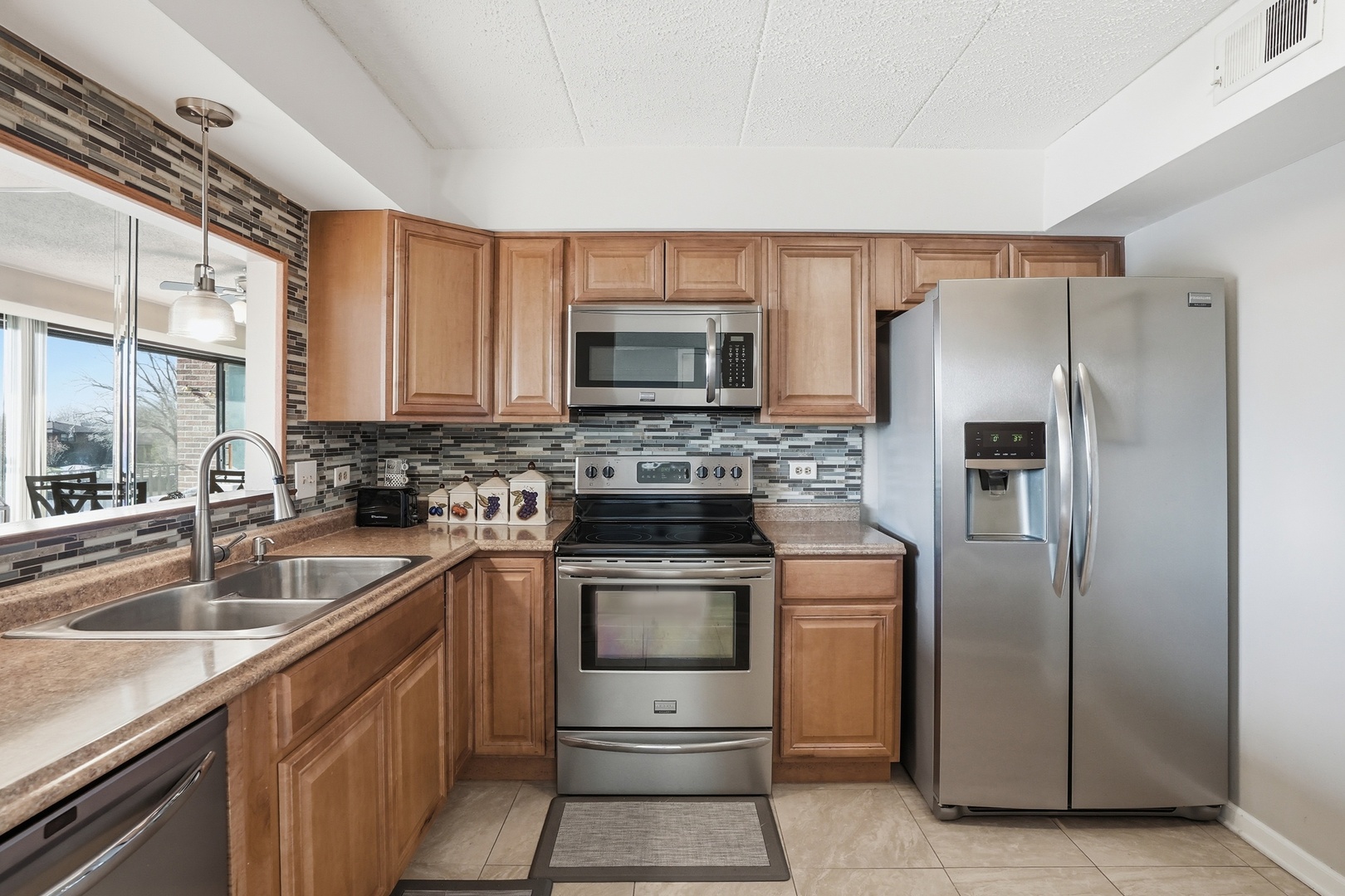 19533 Lake Shore Drive Unit: 2S