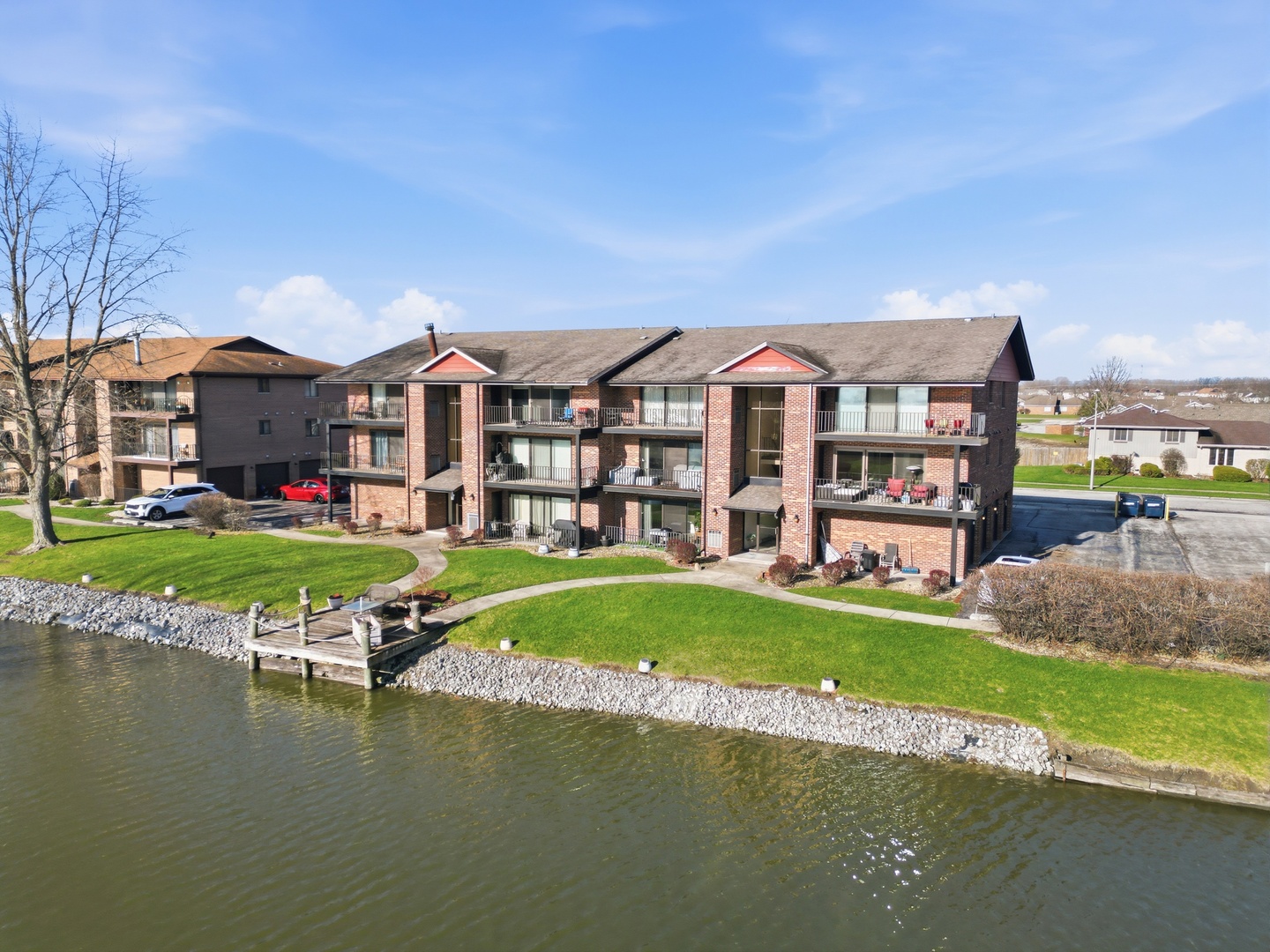 19533 Lake Shore Drive Unit: 2S