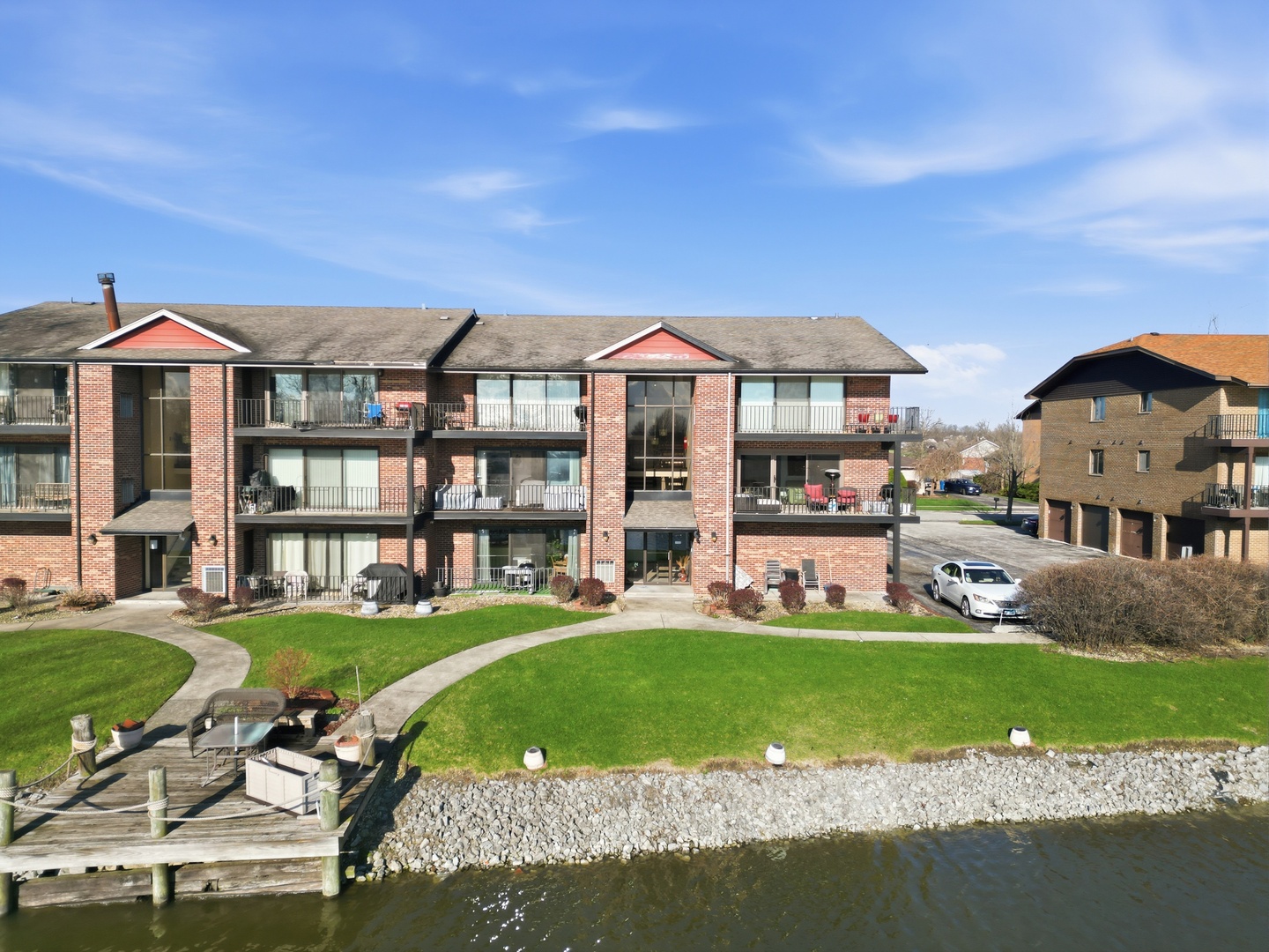 19533 Lake Shore Drive Unit: 2S