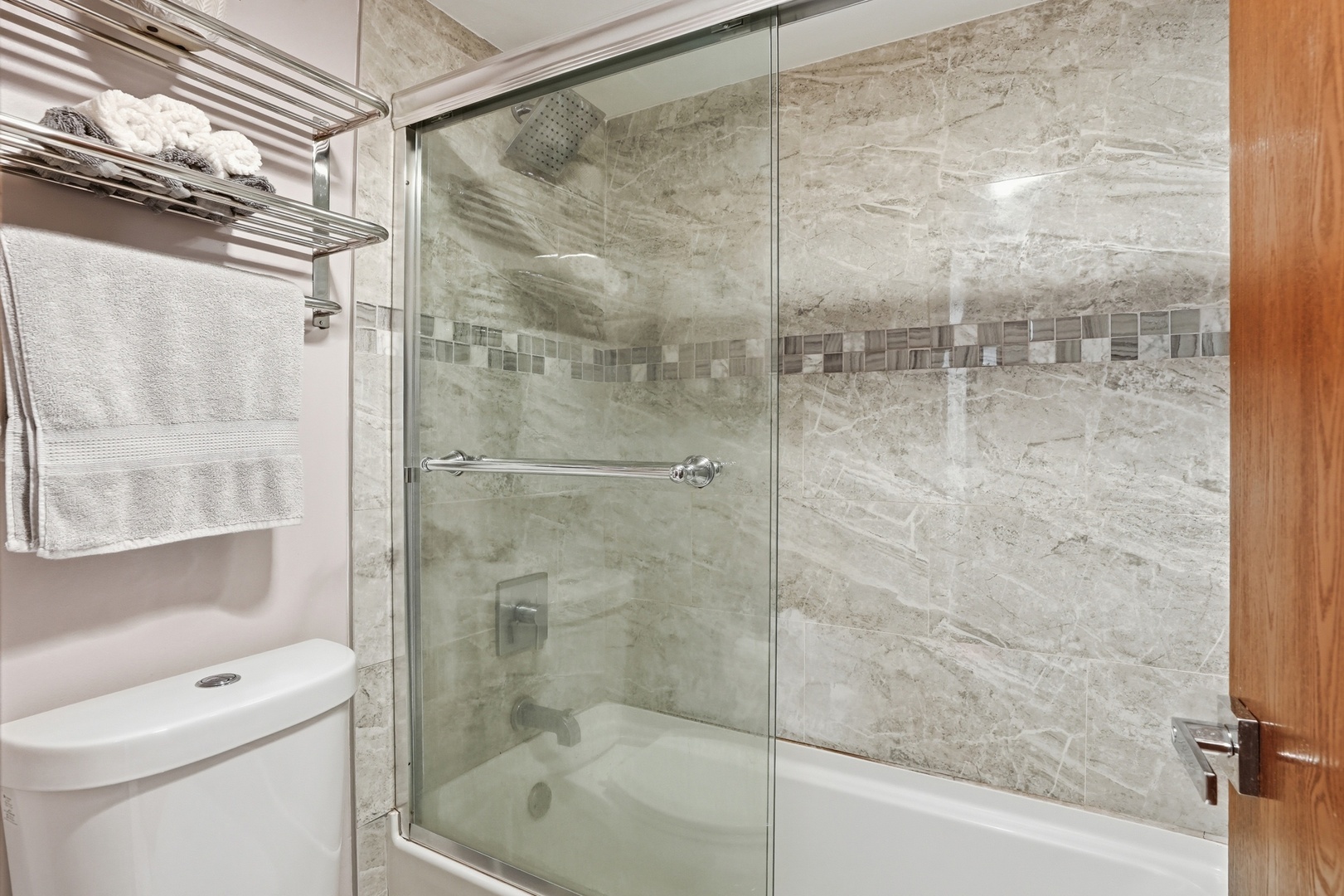 19533 Lake Shore Drive Unit: 2S