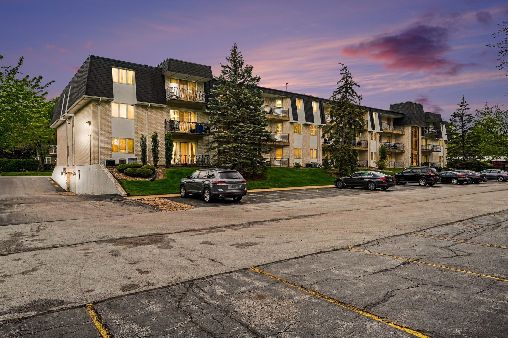 2440 186th Street Unit: H3