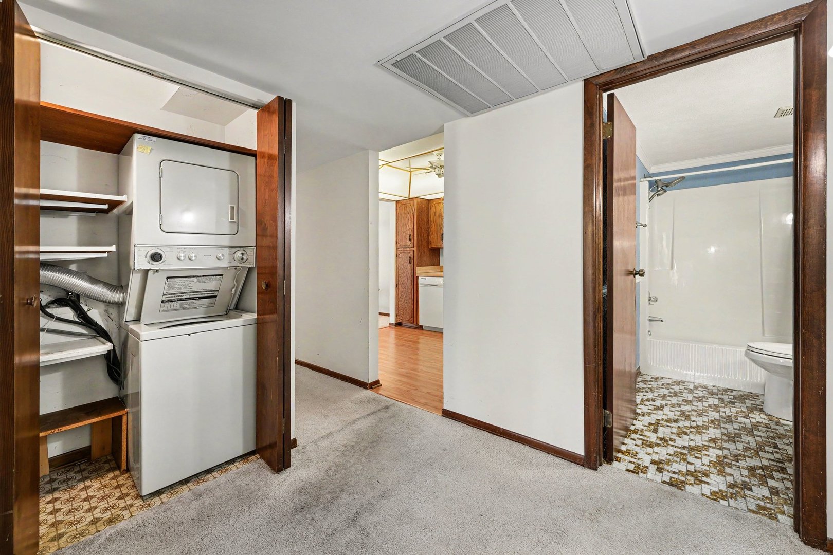 2440 186th Street Unit: H3