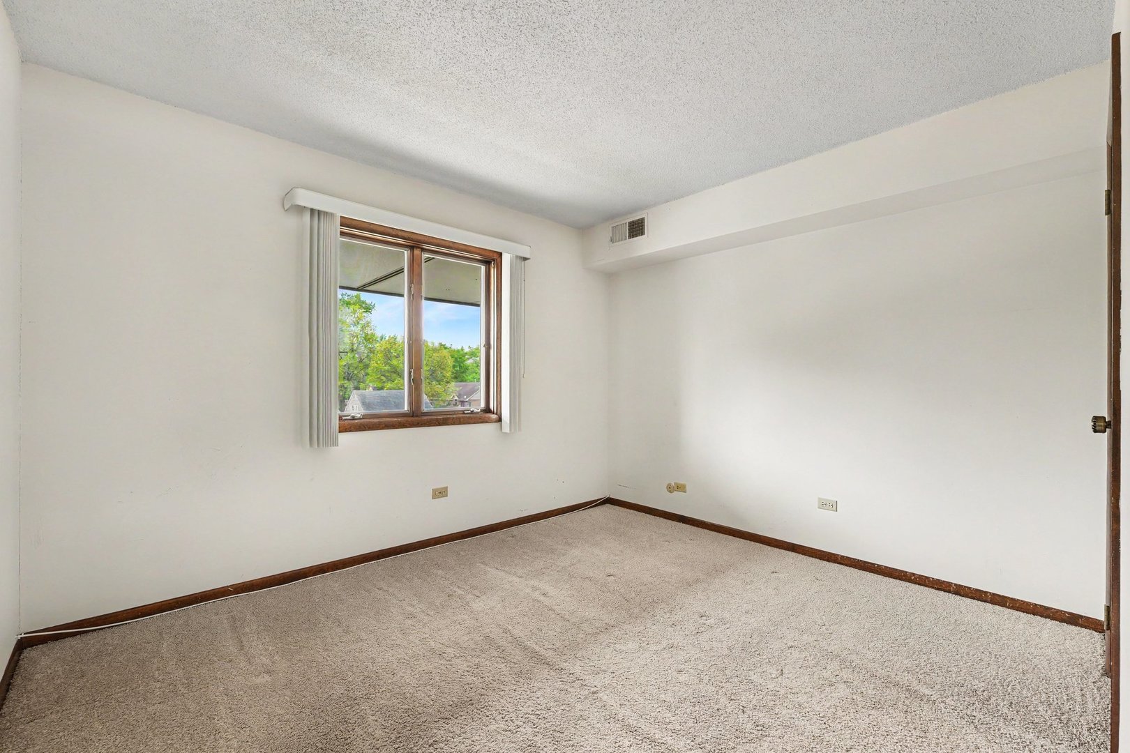 2440 186th Street Unit: H3