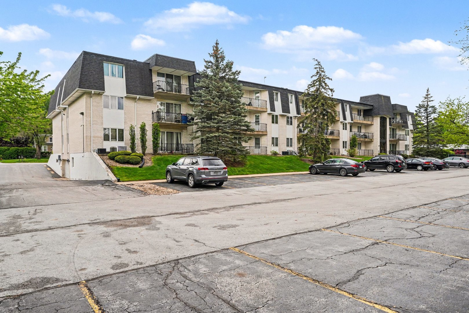 2440 186th Street Unit: H3